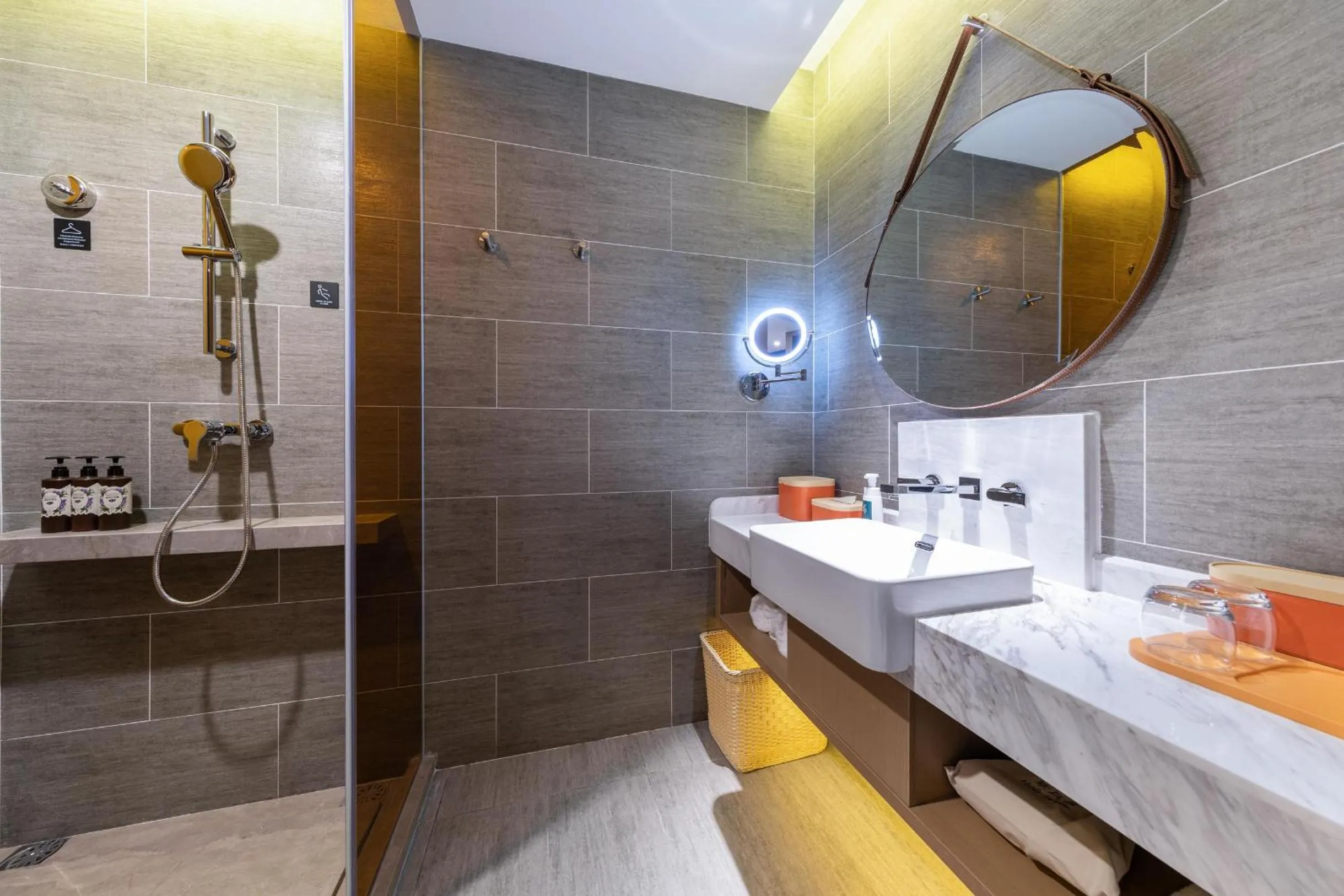 Atour Hotel Chongqing Jiangbei International Airport Huixing Light Rail Station