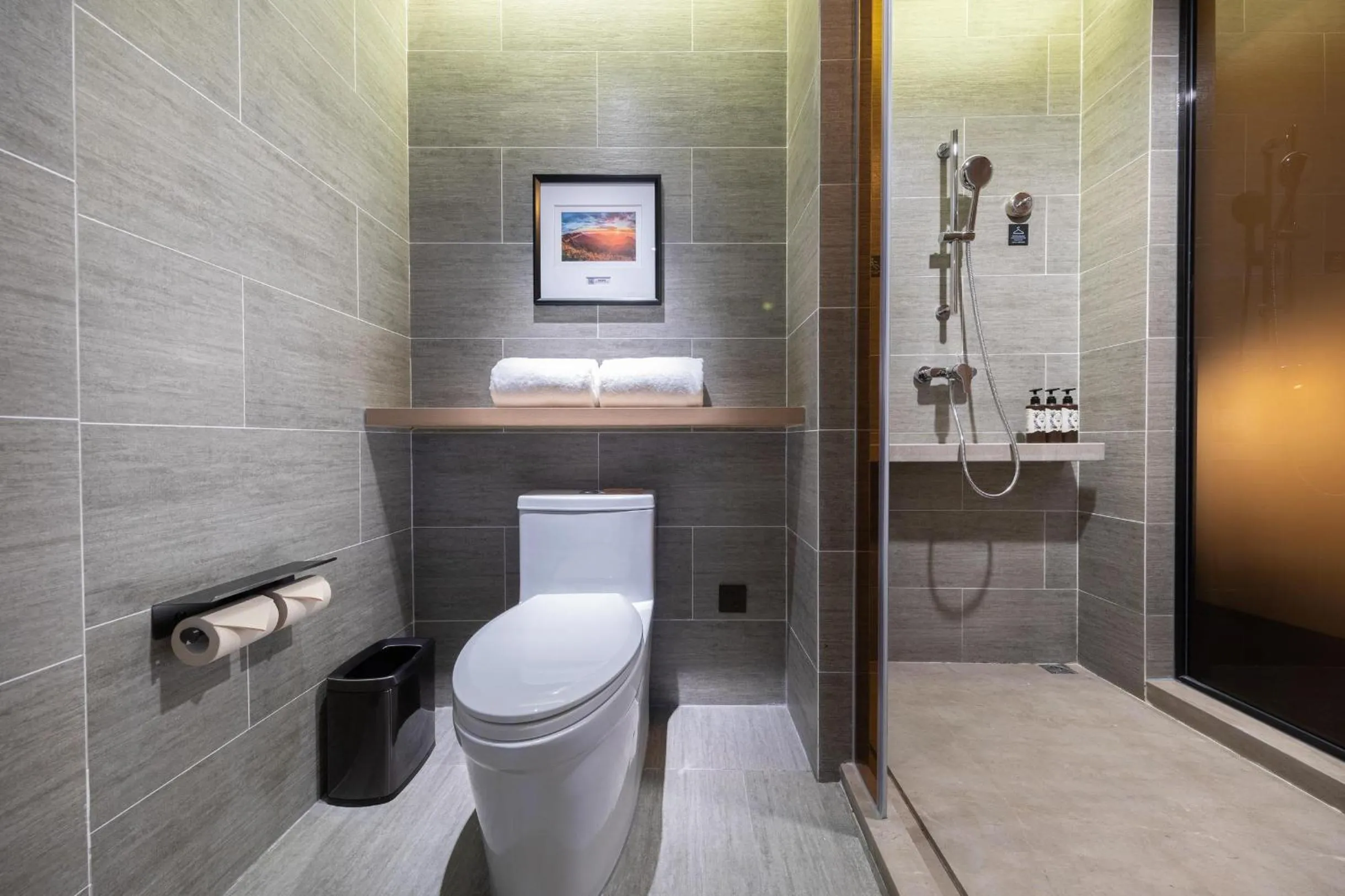 Atour Hotel Chongqing Jiangbei International Airport Huixing Light Rail Station