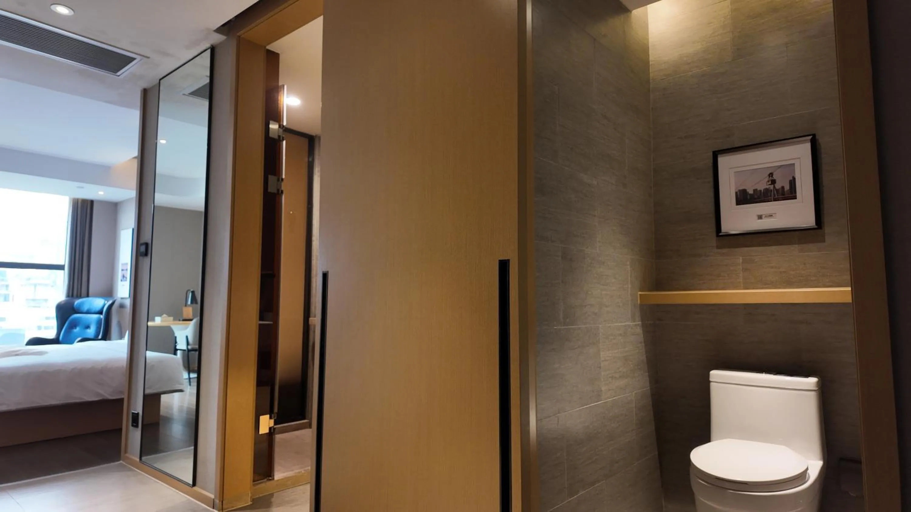 Toilet in Atour Hotel Chongqing Jiefangbei Raffles City Riverview