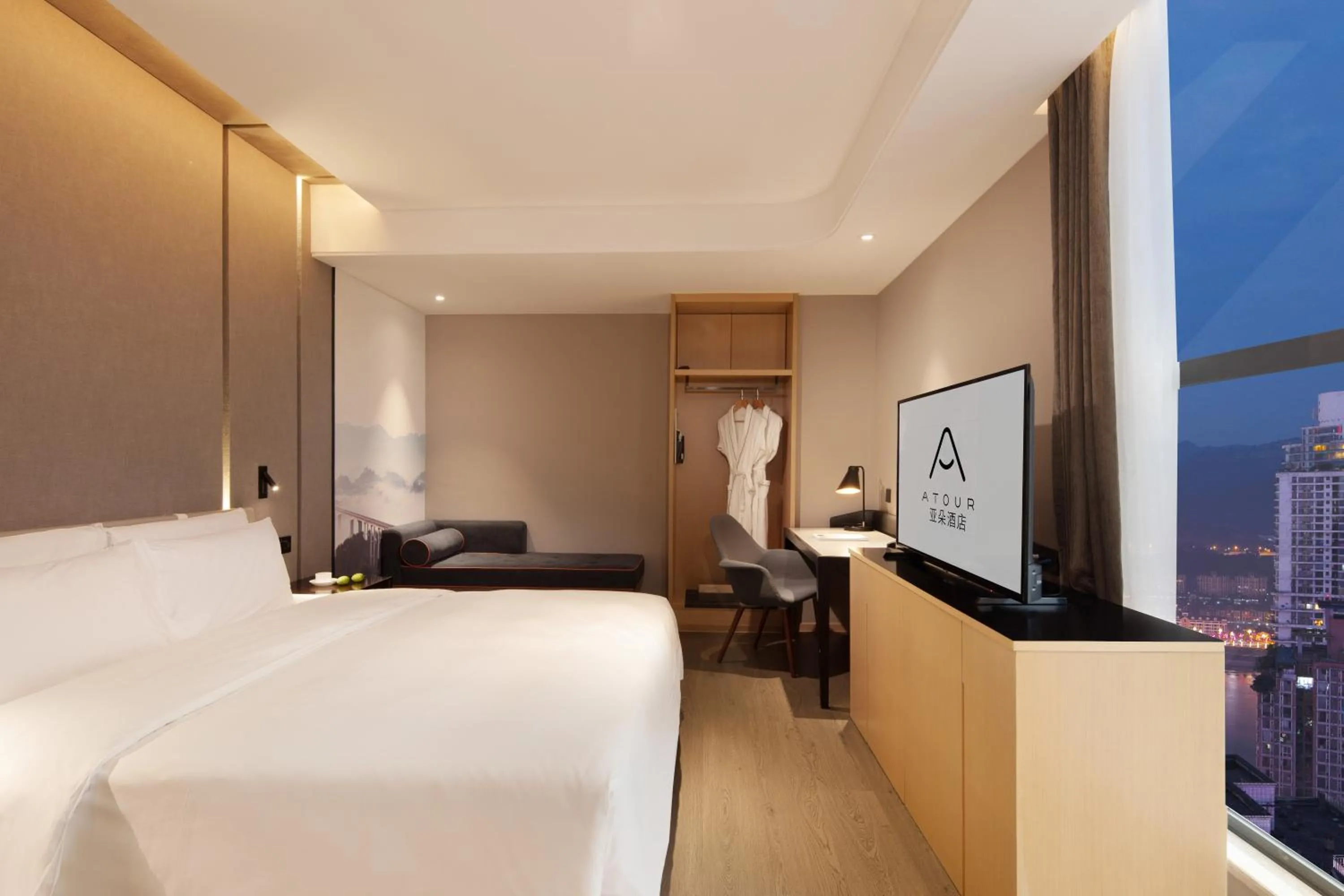 Communal lounge/ TV room, Bed in Atour Hotel Chongqing Jiefangbei Raffles City Riverview