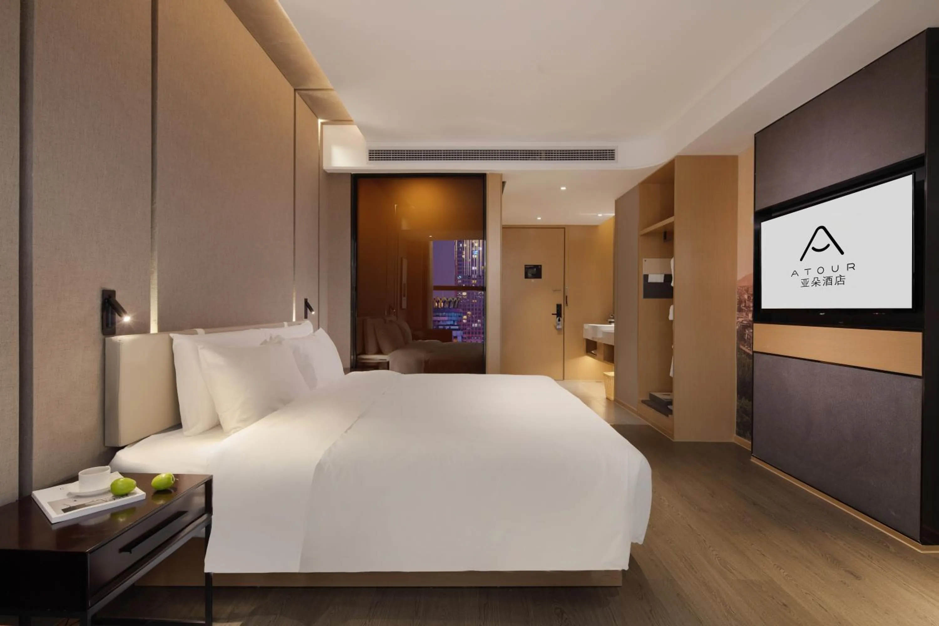 Photo of the whole room, Bed in Atour Hotel Chongqing Jiefangbei Raffles City Riverview