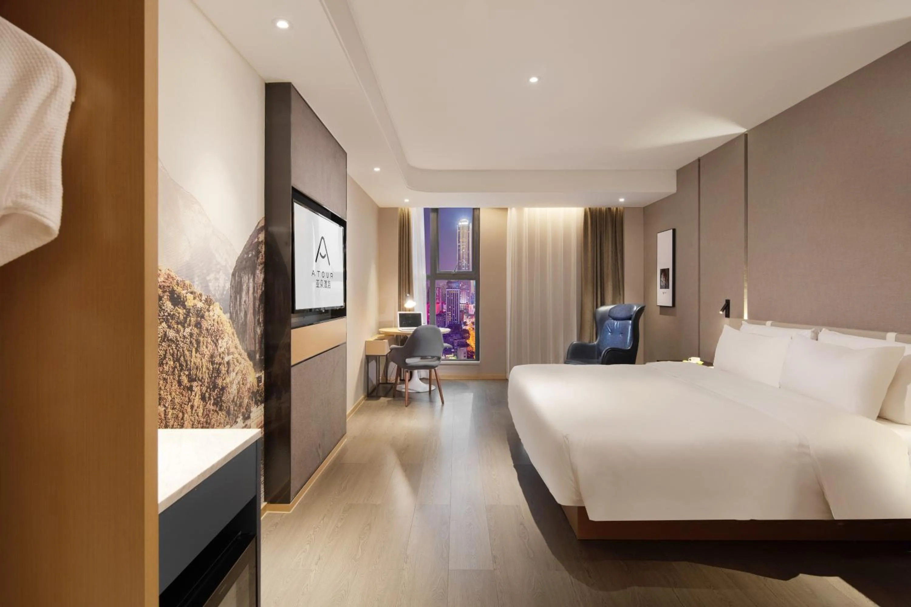 Bed in Atour Hotel Chongqing Jiefangbei Raffles City Riverview