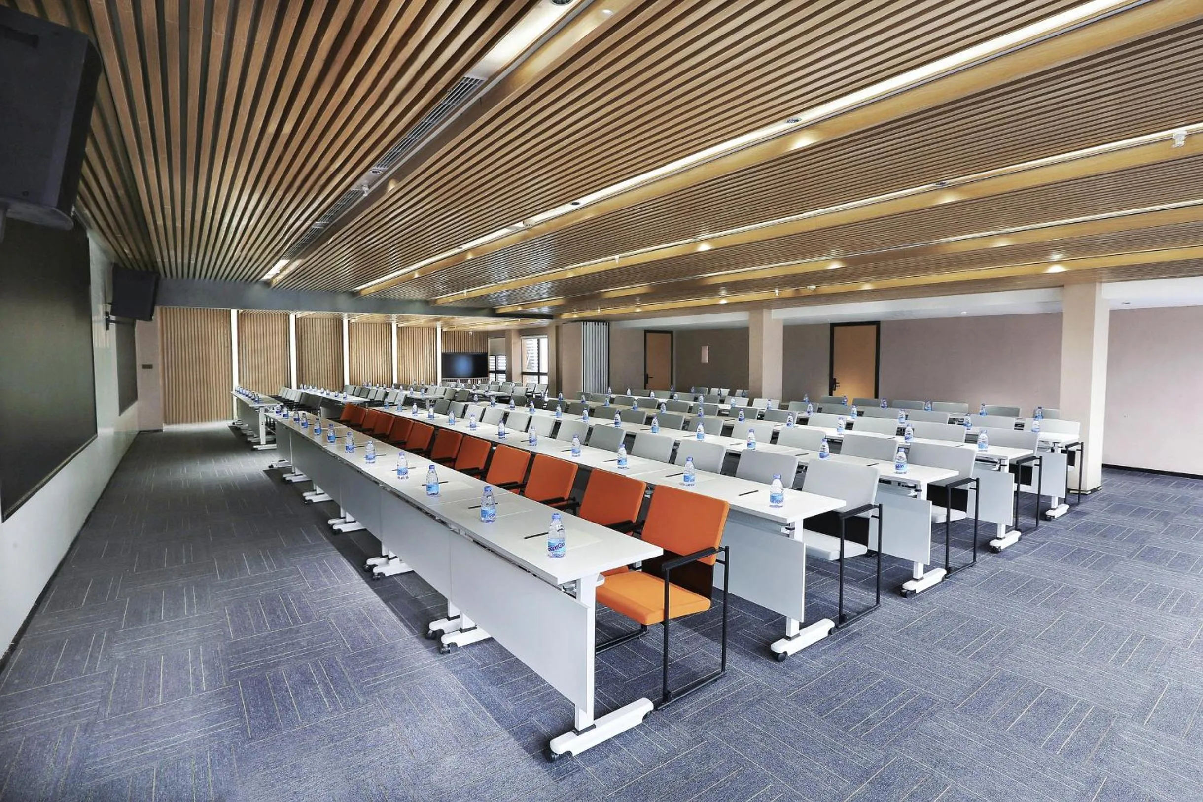 Meeting/conference room in Atour Hotel Chongqing Jiefangbei Raffles City Riverview