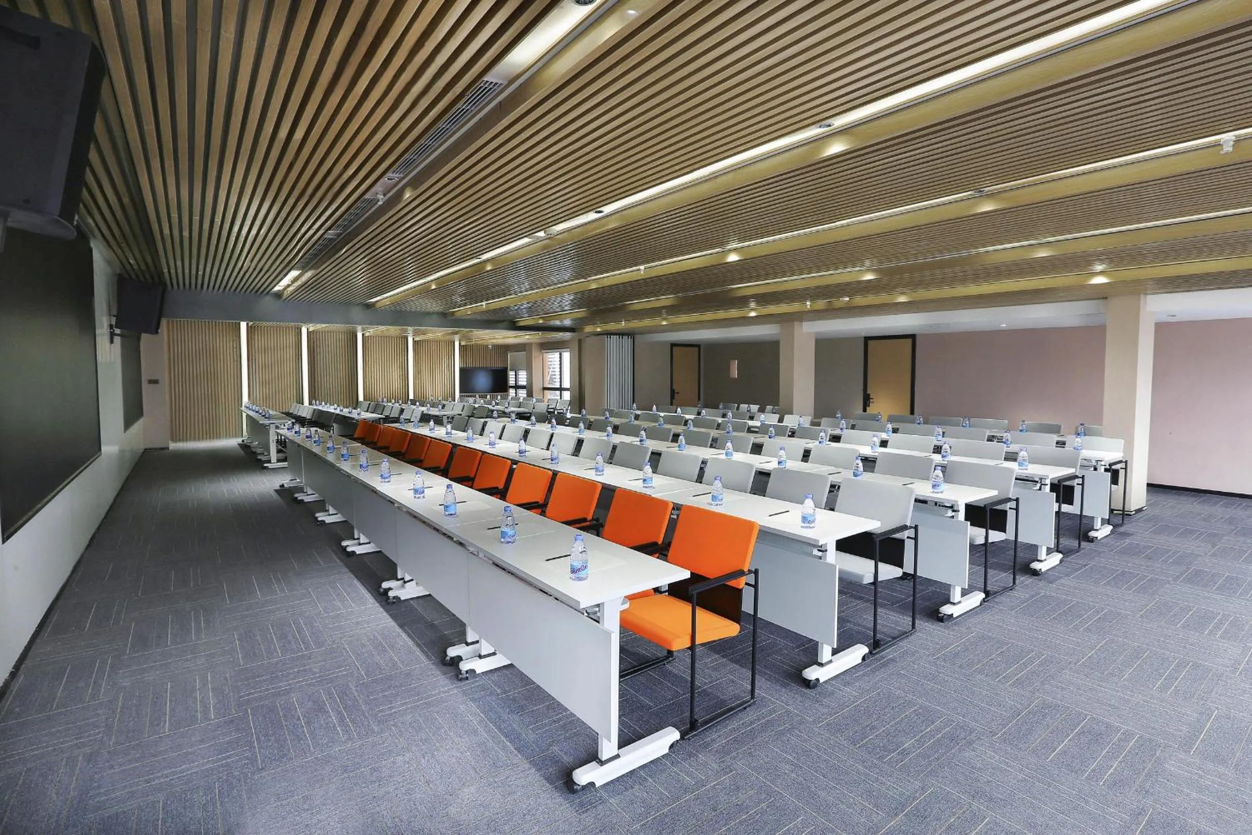 Meeting/conference room in Atour Hotel Chongqing Jiefangbei Raffles City Riverview