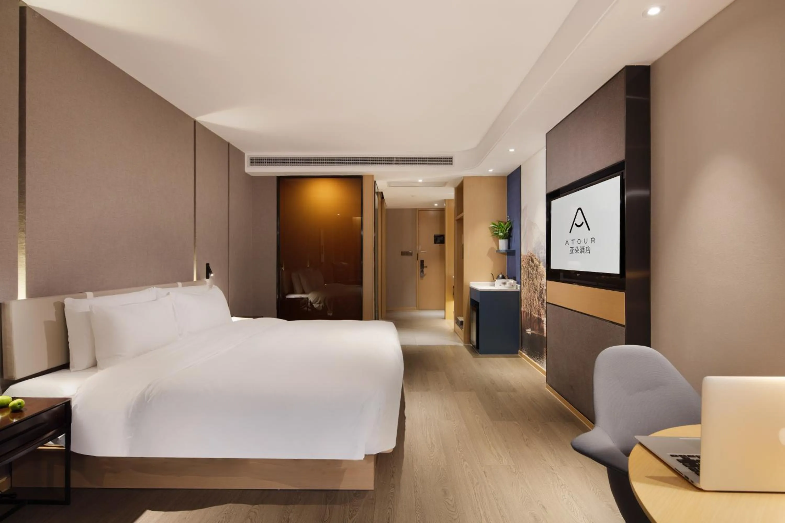 Bed in Atour Hotel Chongqing Jiefangbei Raffles City Riverview