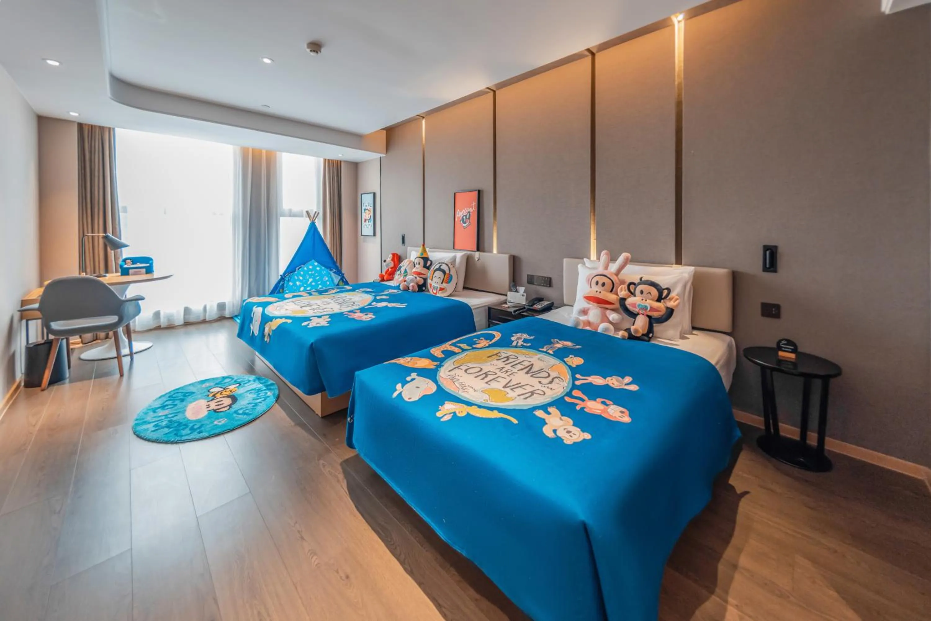 Bed in Atour Hotel Chongqing Jiefangbei Raffles City Riverview
