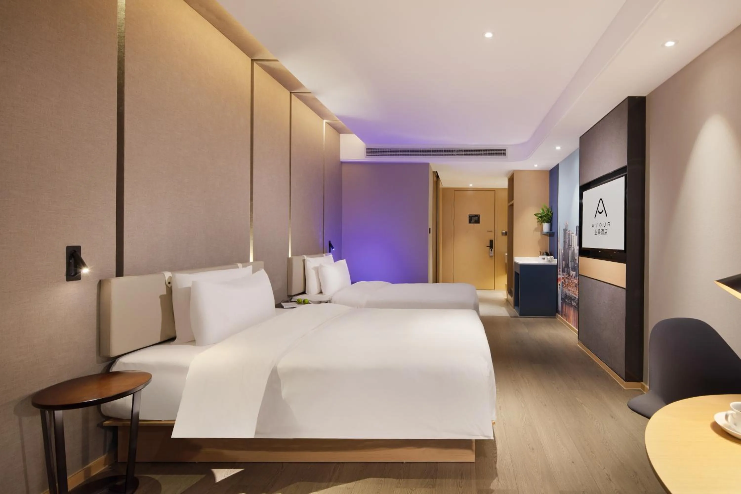 Photo of the whole room, Bed in Atour Hotel Chongqing Jiefangbei Raffles City Riverview