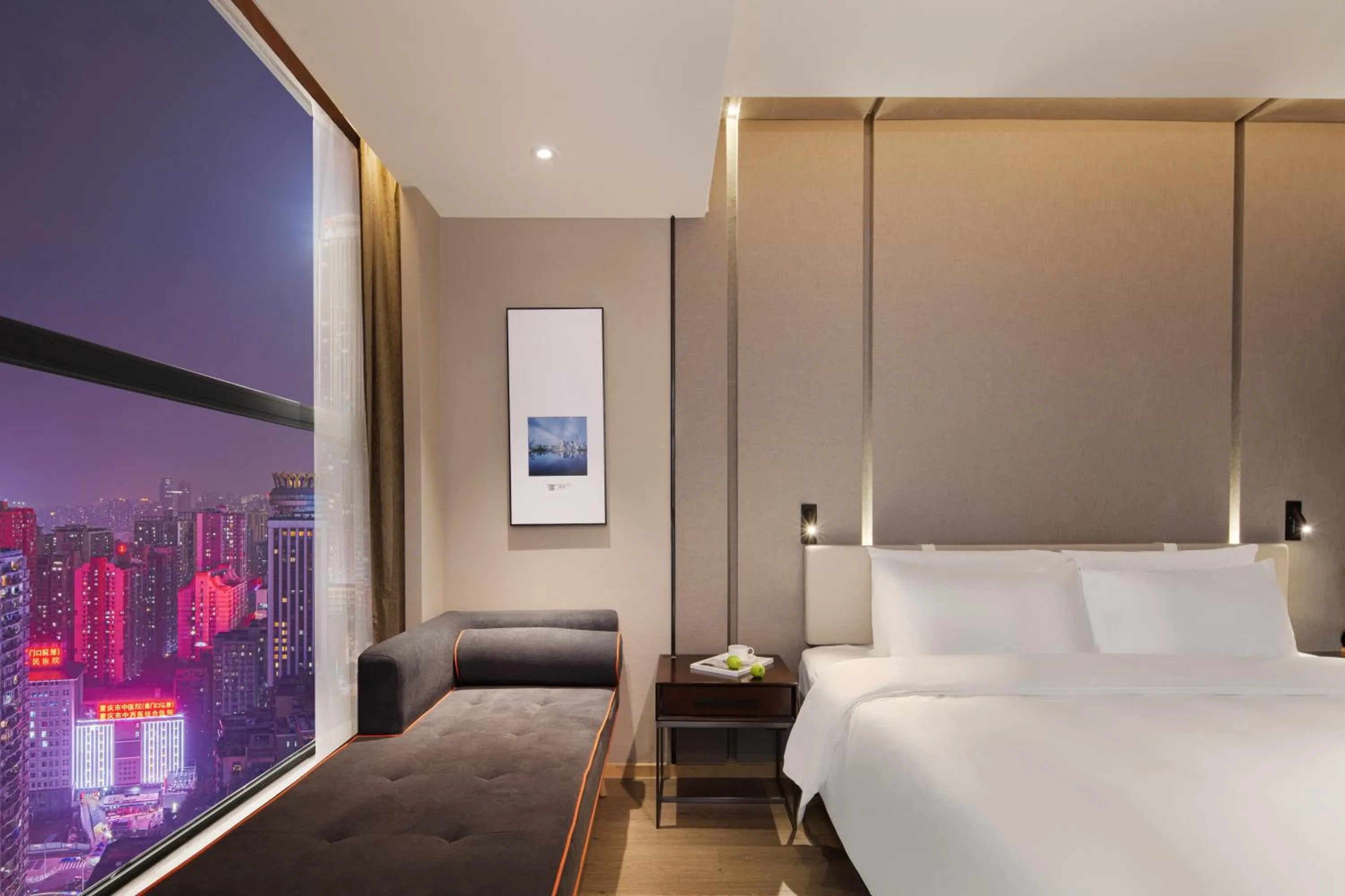 Bed in Atour Hotel Chongqing Jiefangbei Raffles City Riverview