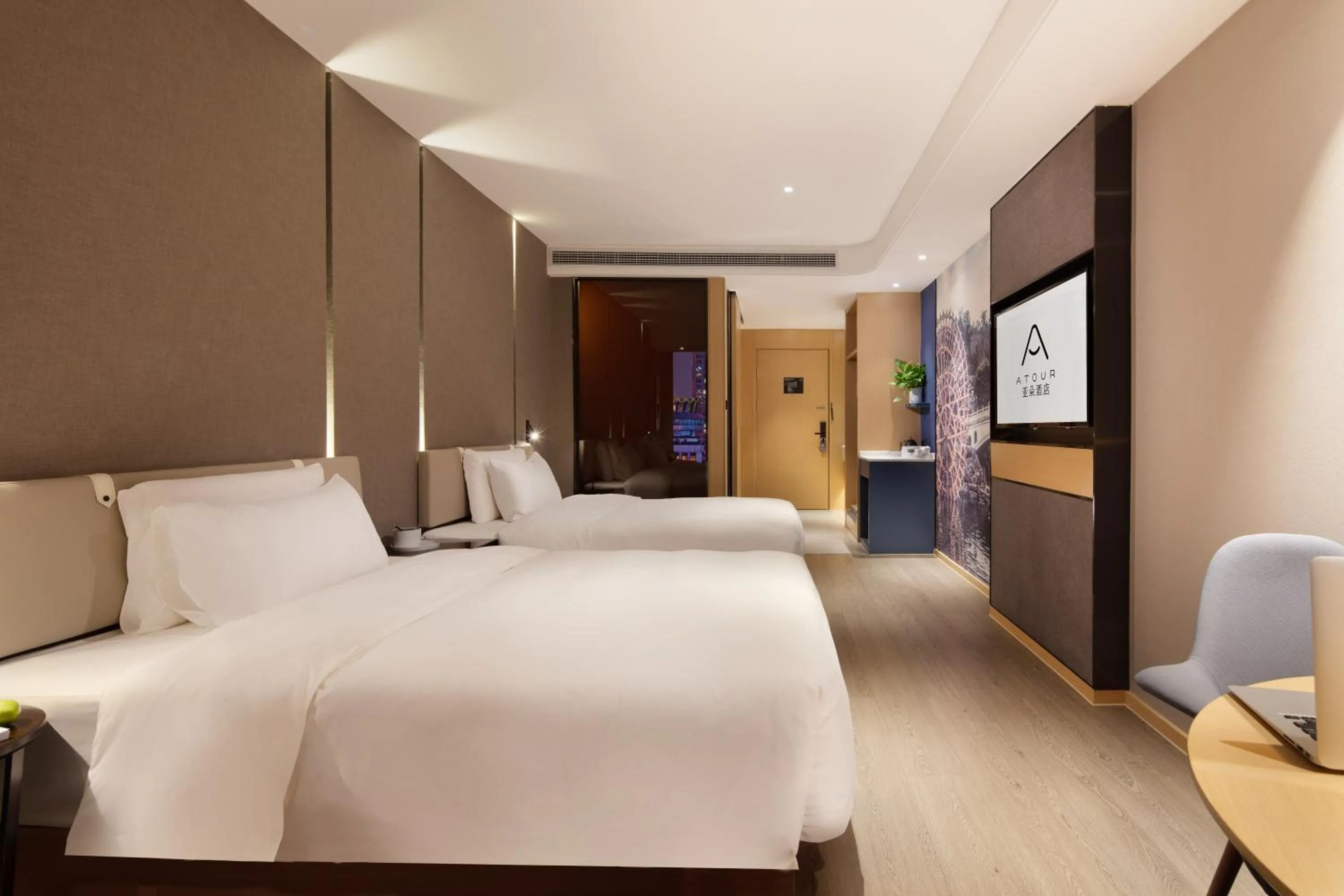 Photo of the whole room, Bed in Atour Hotel Chongqing Jiefangbei Raffles City Riverview