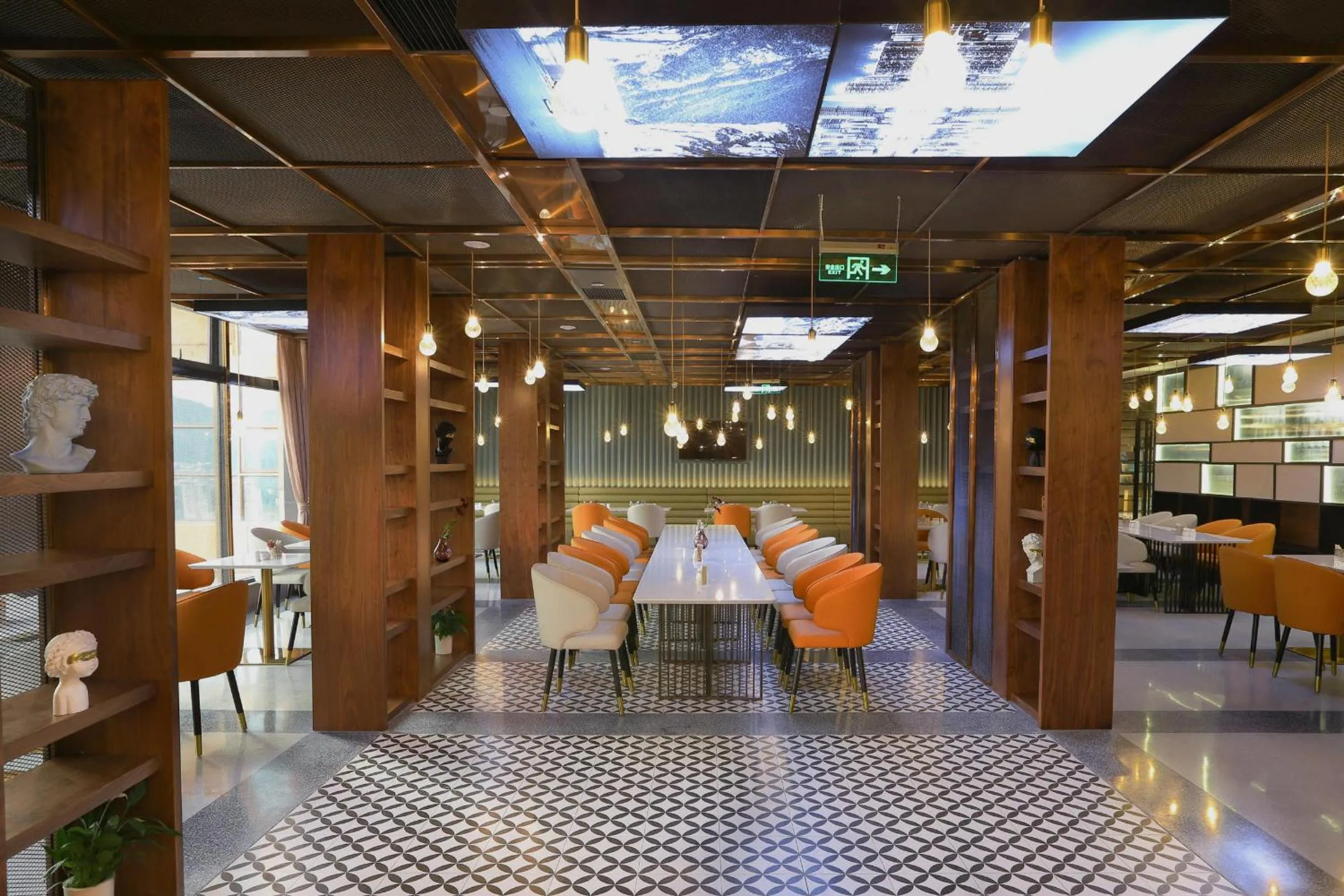Restaurant/places to eat in Atour Hotel Chongqing Jiefangbei Raffles City Riverview