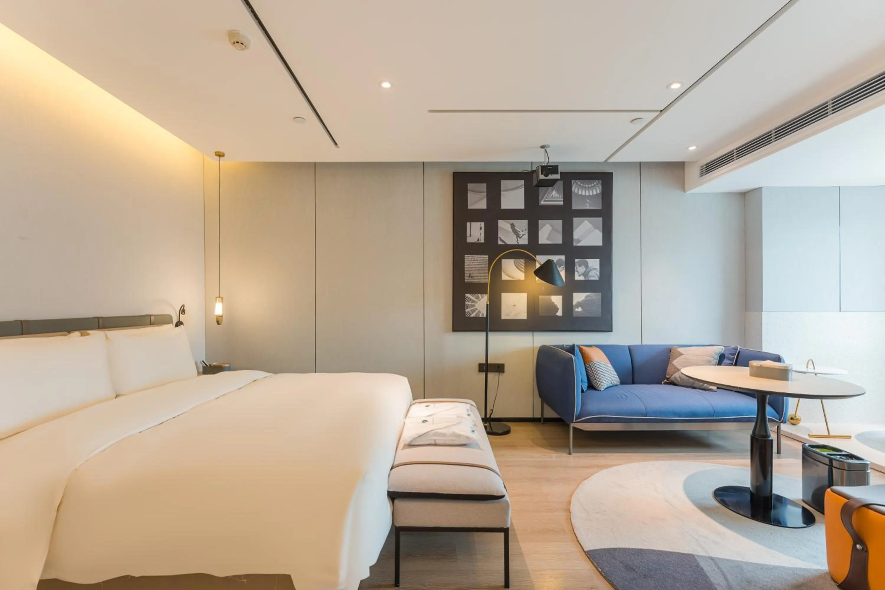 Bed in Atour S Hotel Chongqing Jiefangbei Hongyadong Riverview