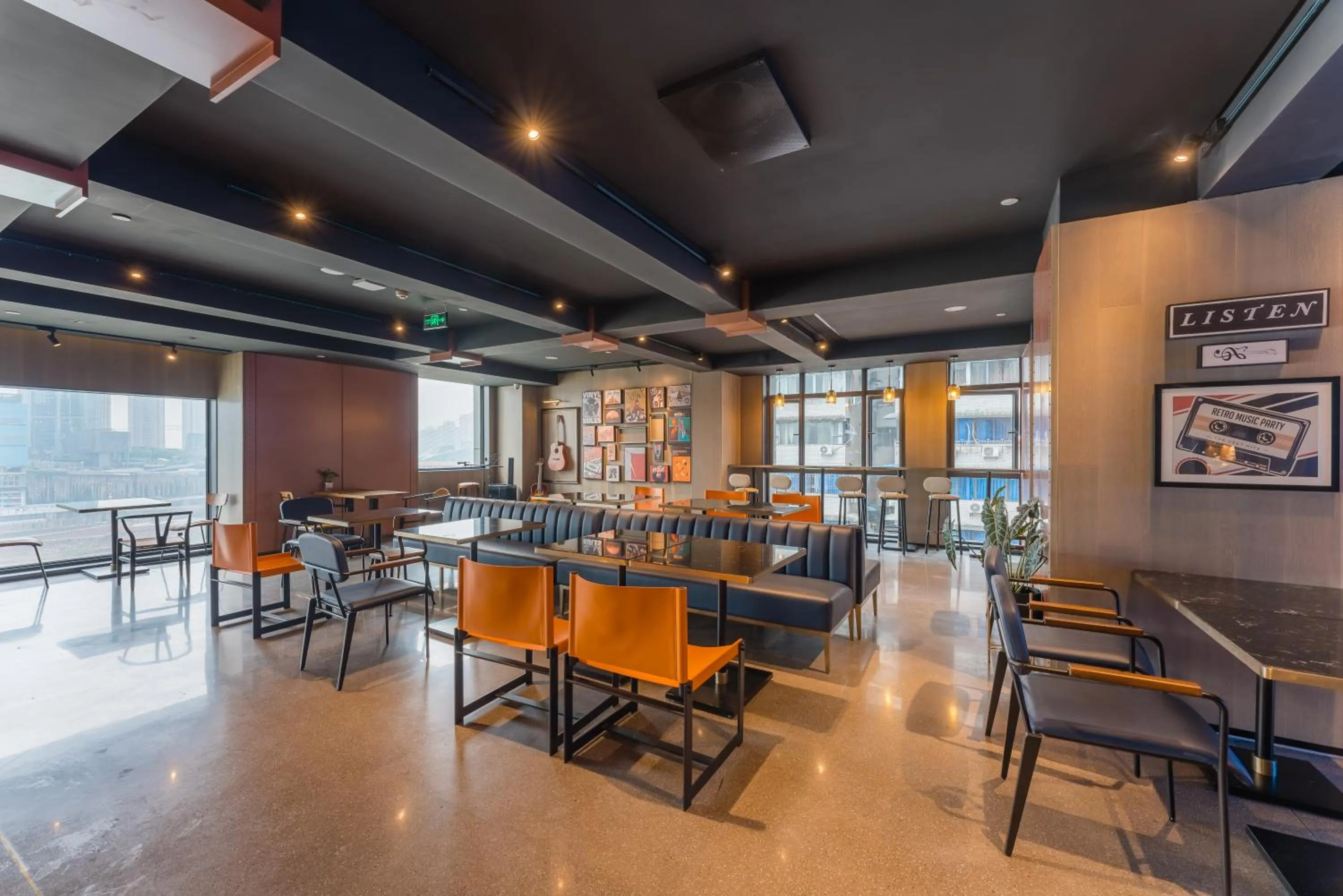 Restaurant/places to eat in Atour S Hotel Chongqing Jiefangbei Hongyadong Riverview