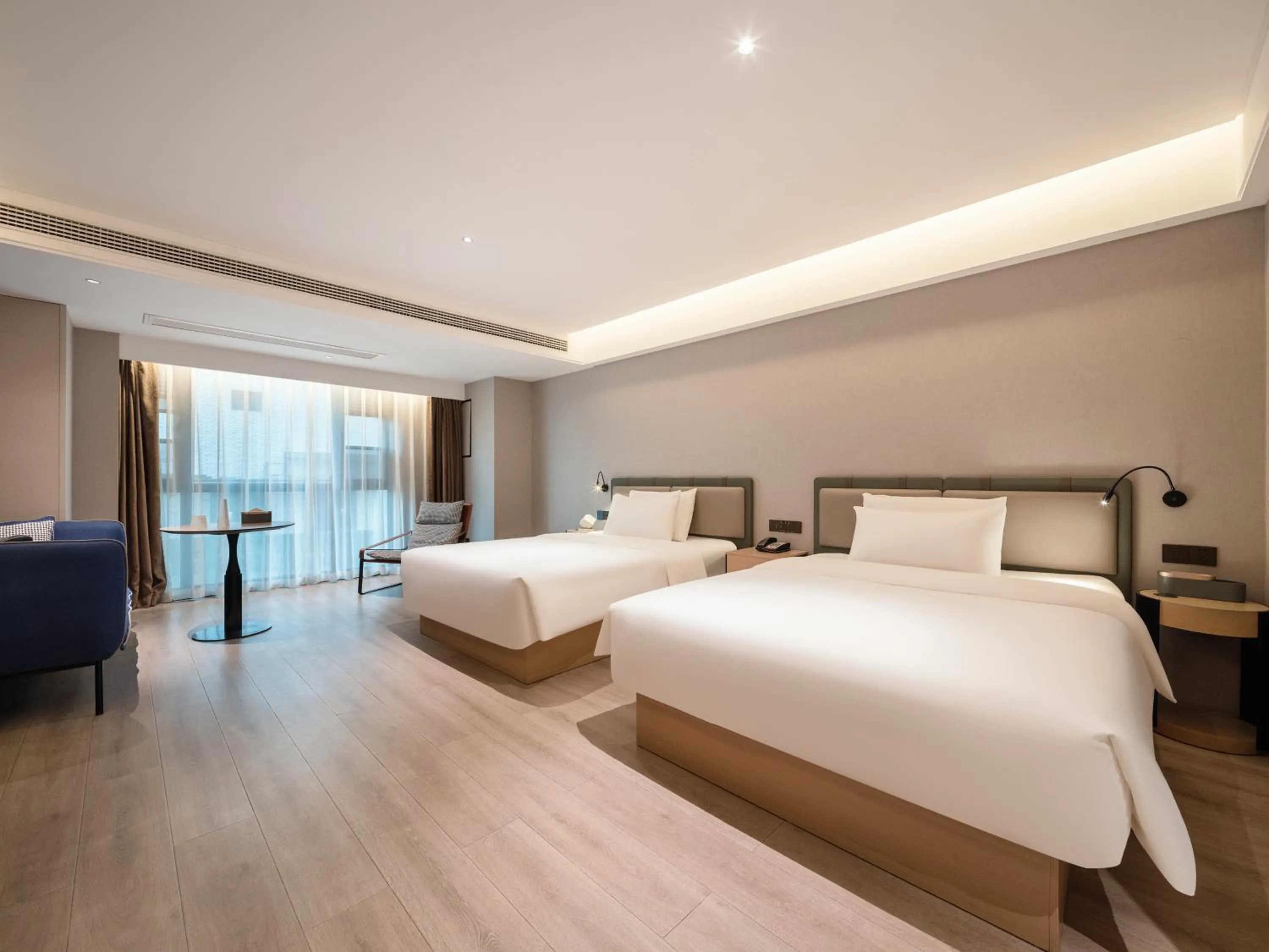 Photo of the whole room, Bed in Atour S Hotel Chongqing Jiefangbei Hongyadong Riverview