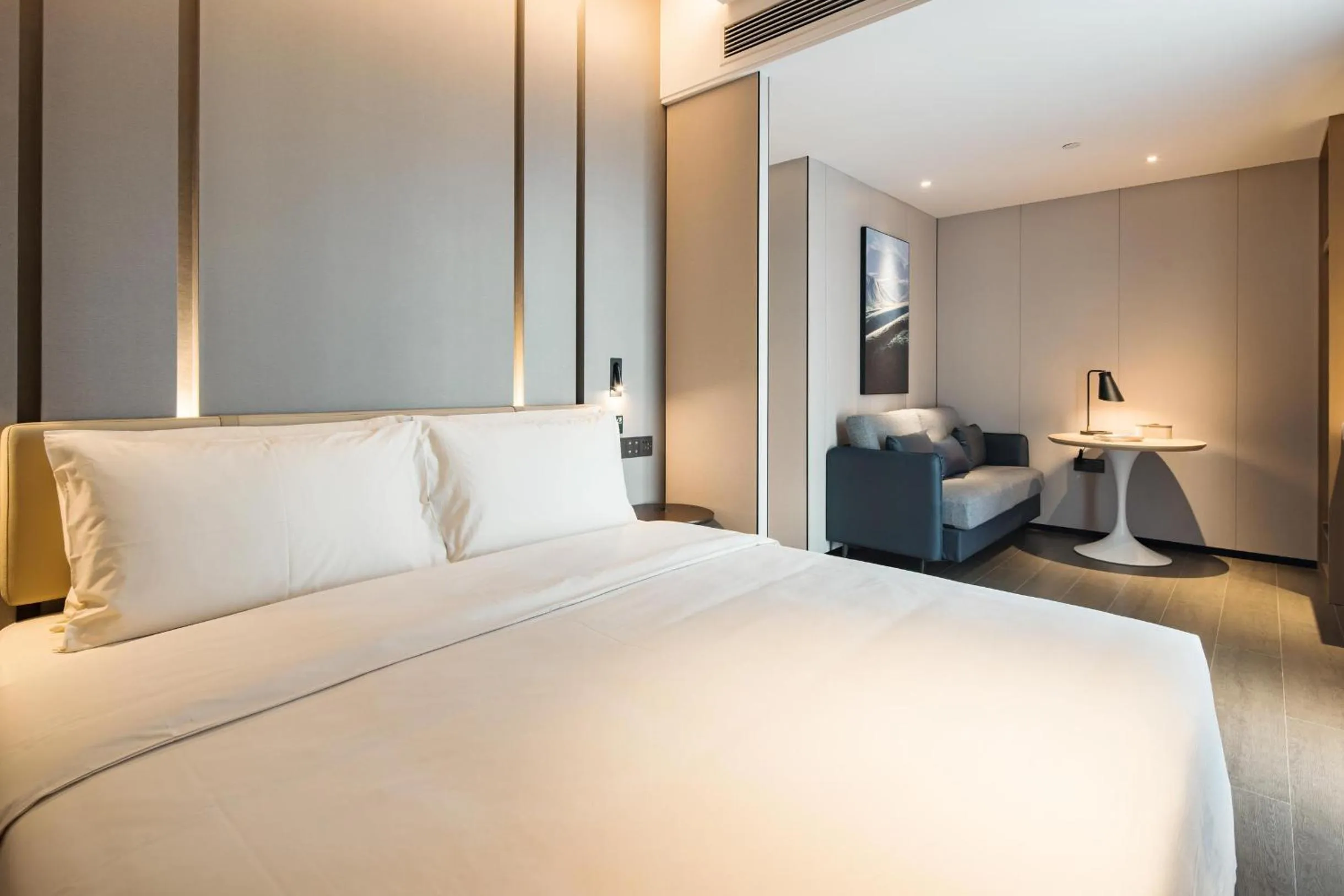 Bed in Atour Hotel Chongqing Qibo Center