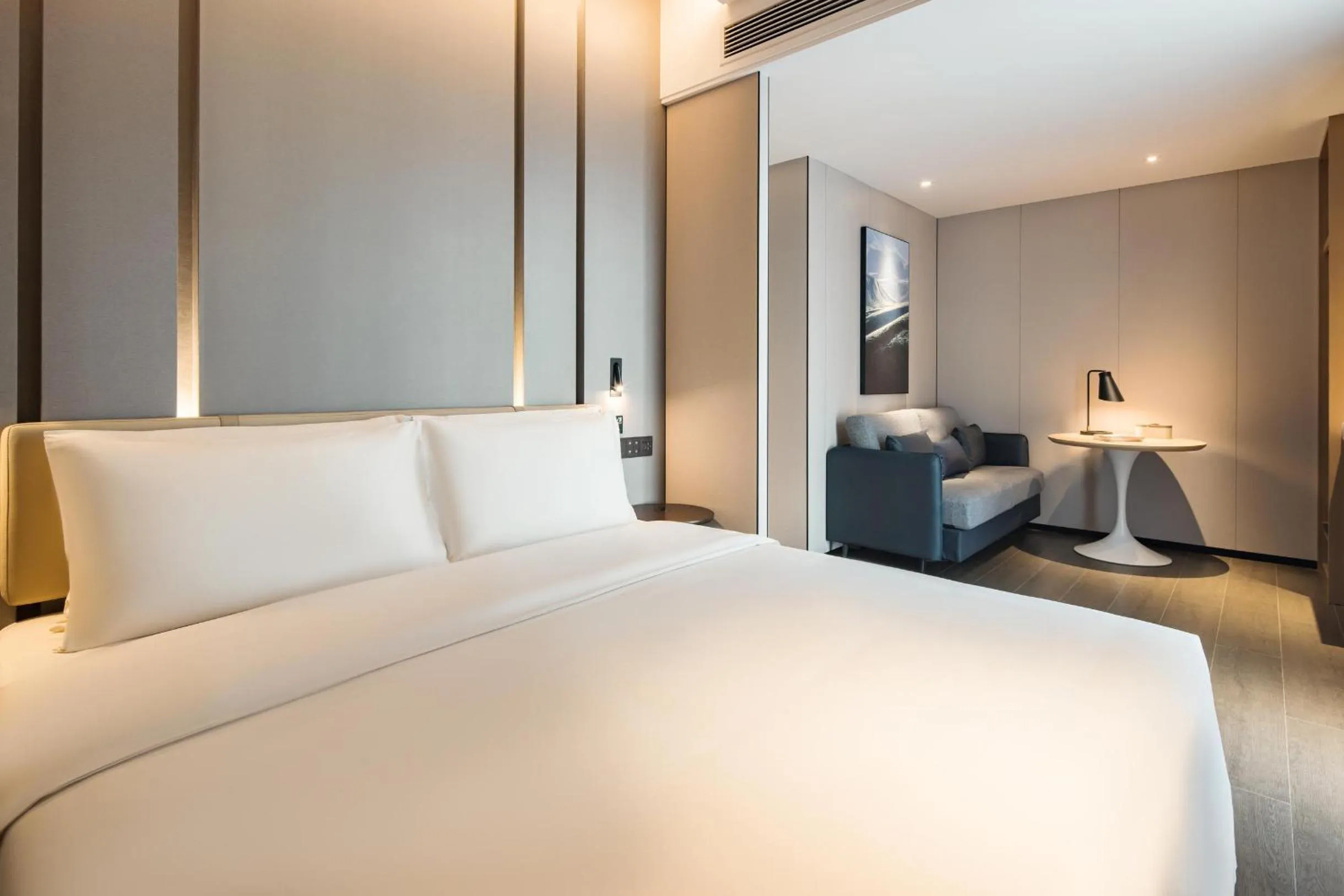 Bed in Atour Hotel Chongqing Qibo Center