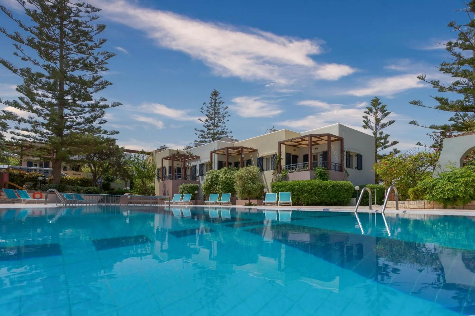 Swimming pool in Your Memories Hotel