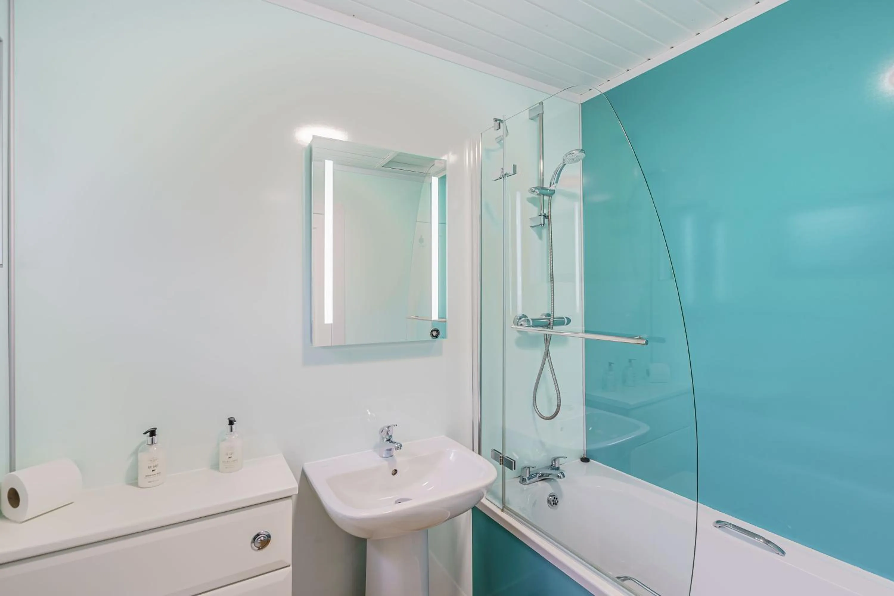 Bathroom in Birch Lodge 13 with Hot Tub