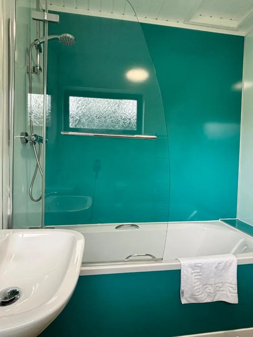 Shower in Birch Lodge 13 with Hot Tub