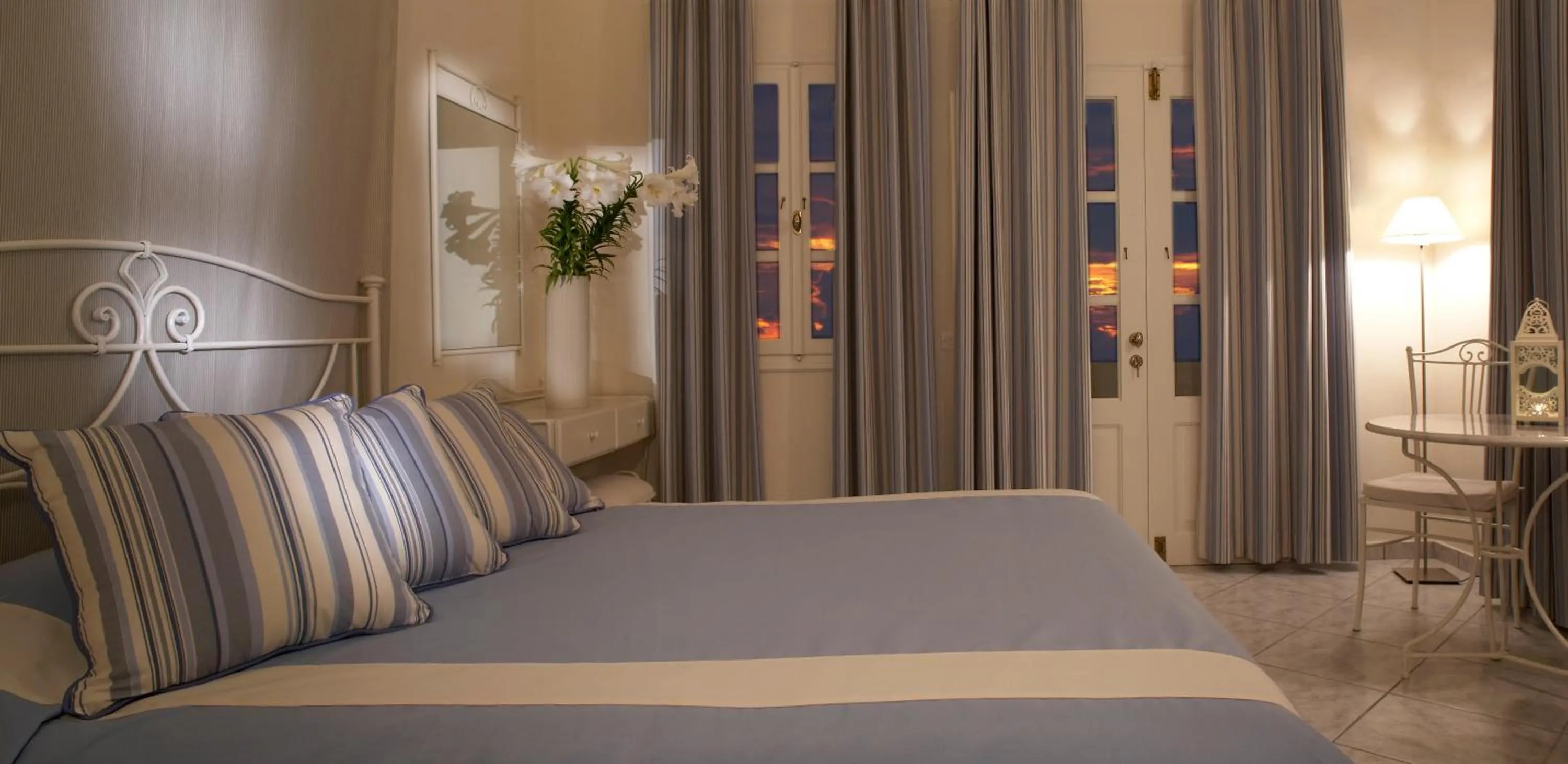 Photo of the whole room, Bed in Meli Meli