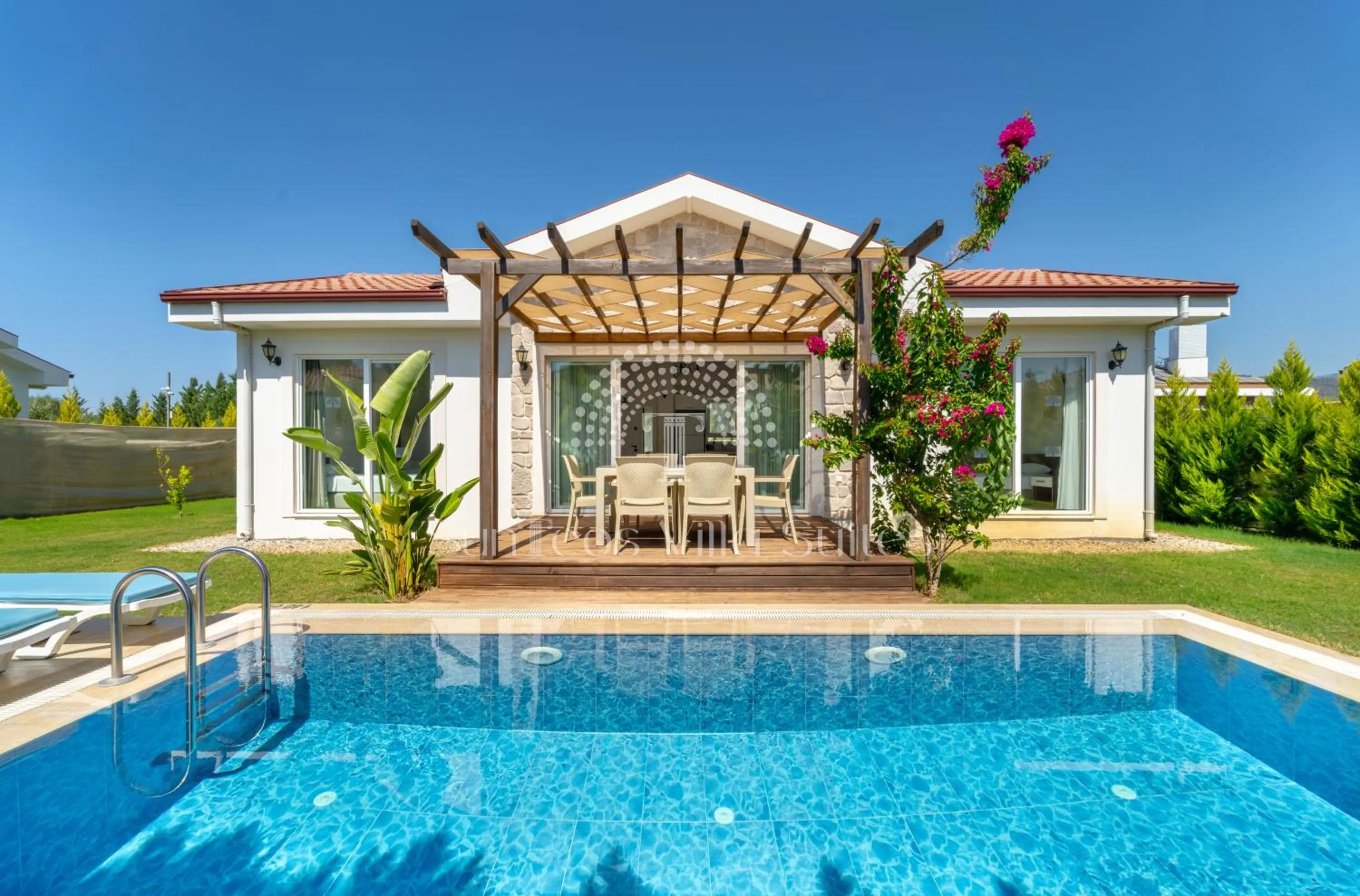 SunTeos Villa Suites