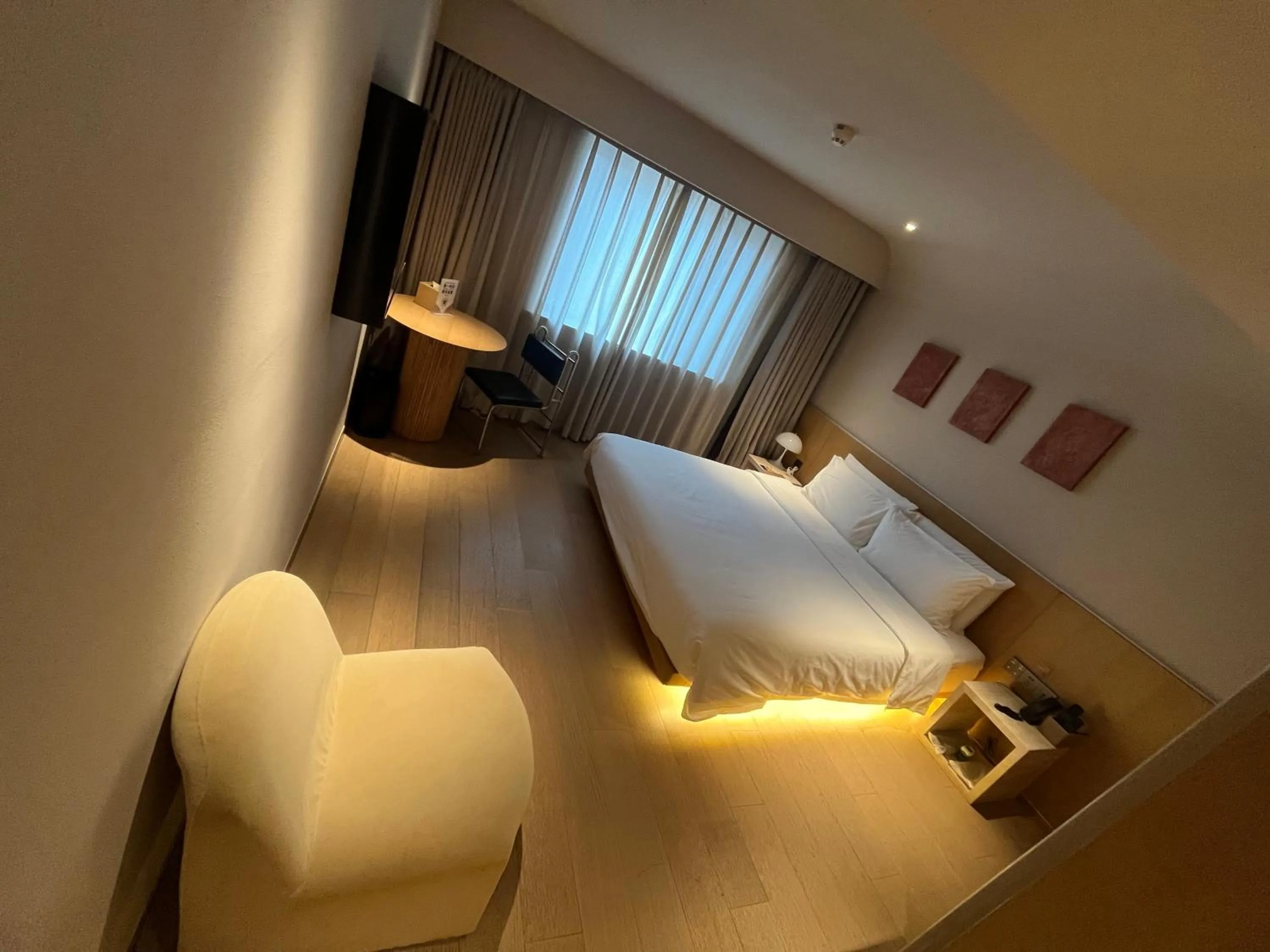 Photo of the whole room, Bed in Atour S Hotel Beijing Guomao CBD - FunsCenter