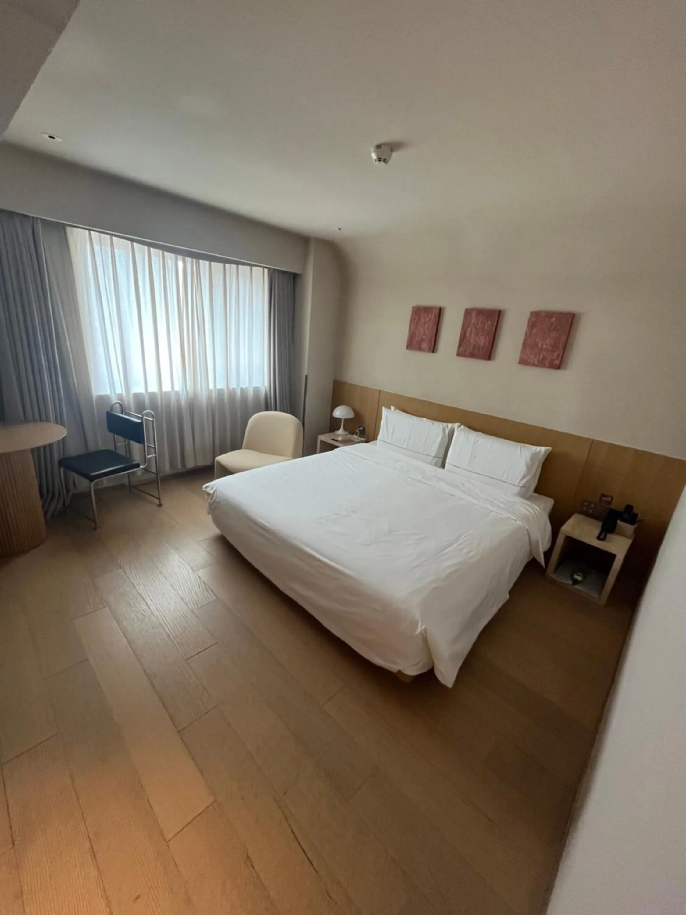 Photo of the whole room, Bed in Atour S Hotel Beijing Guomao CBD - FunsCenter