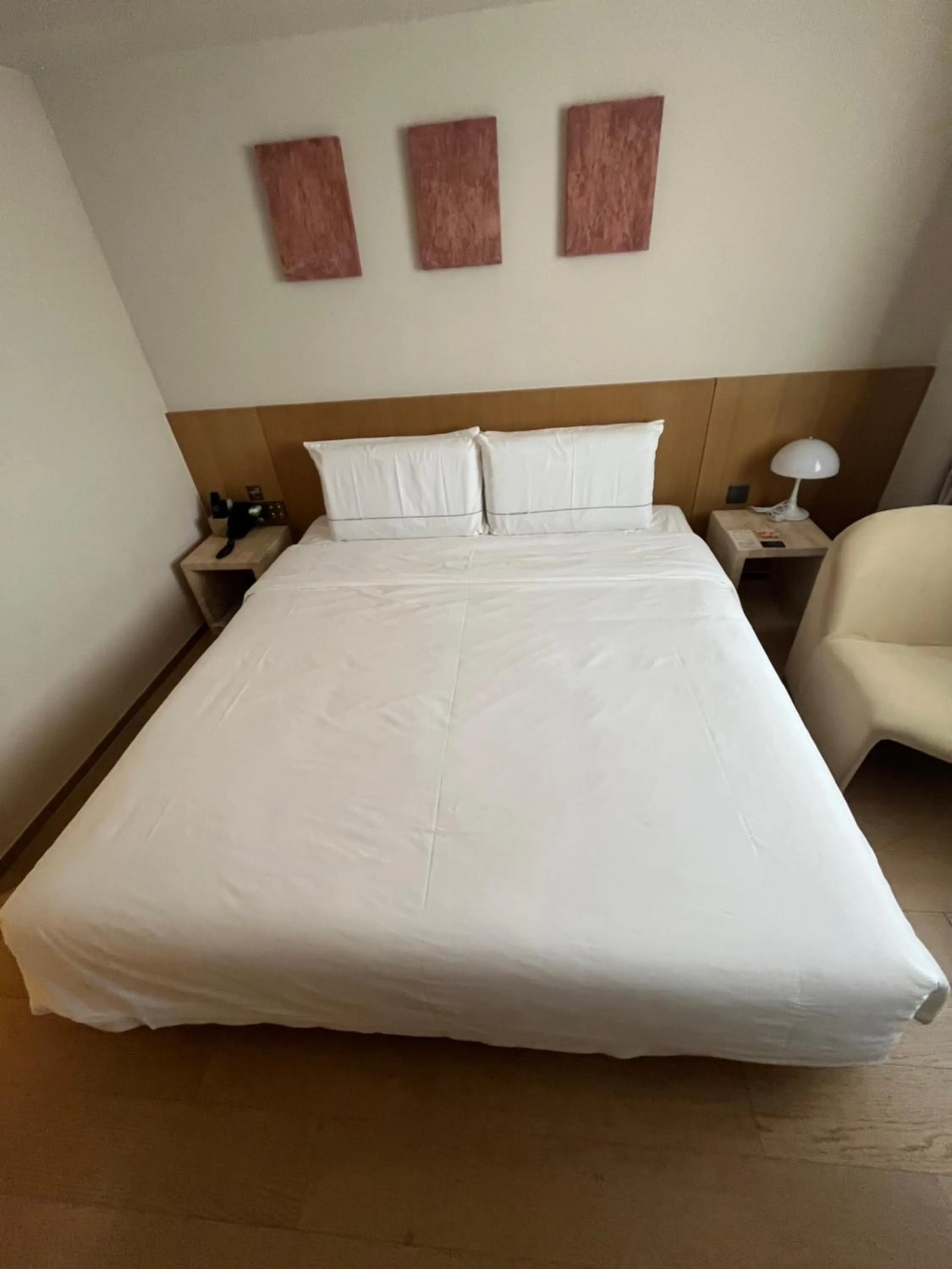 Photo of the whole room, Bed in Atour S Hotel Beijing Guomao CBD - FunsCenter