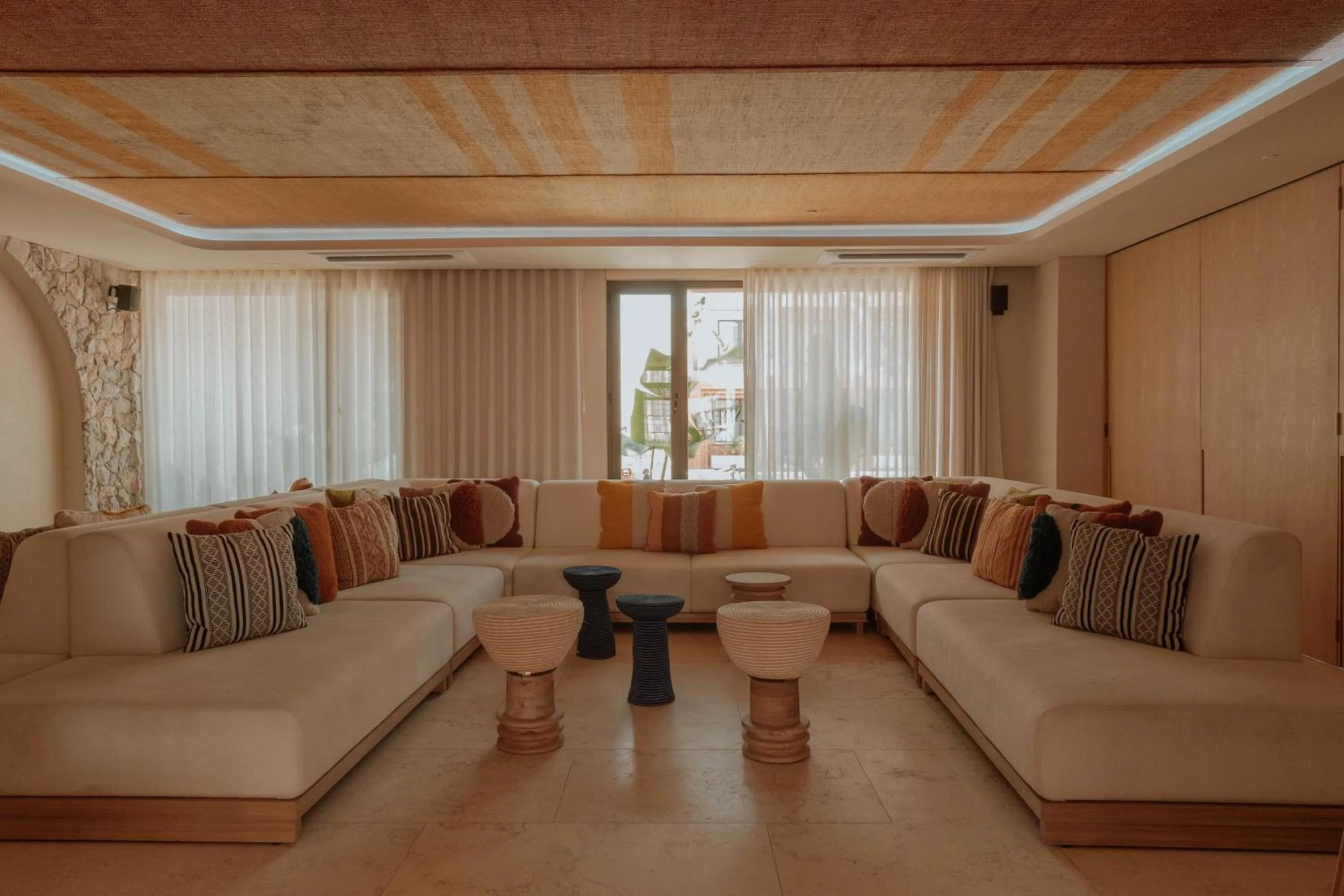 Communal lounge/ TV room in Osh Hotel Cartagena