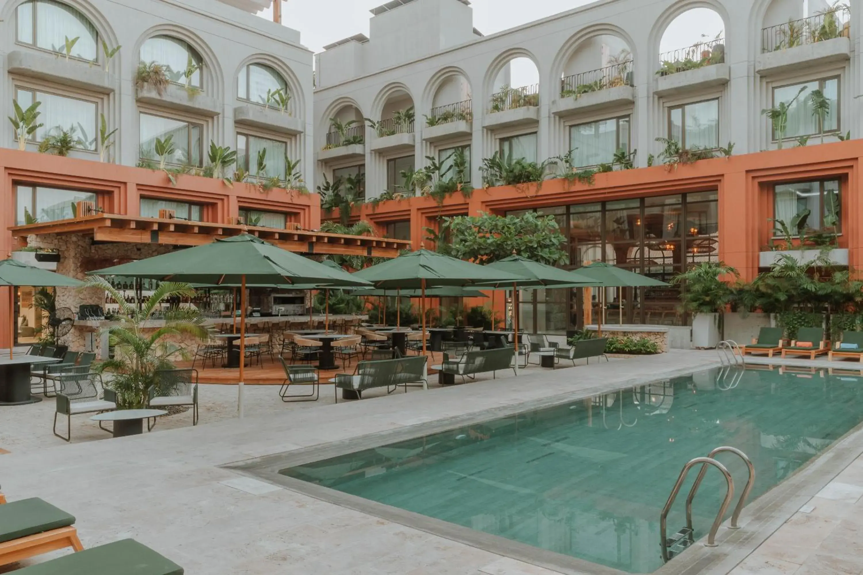 Swimming pool in Osh Hotel Cartagena Swimming pool in Osh Hotel Cartagena