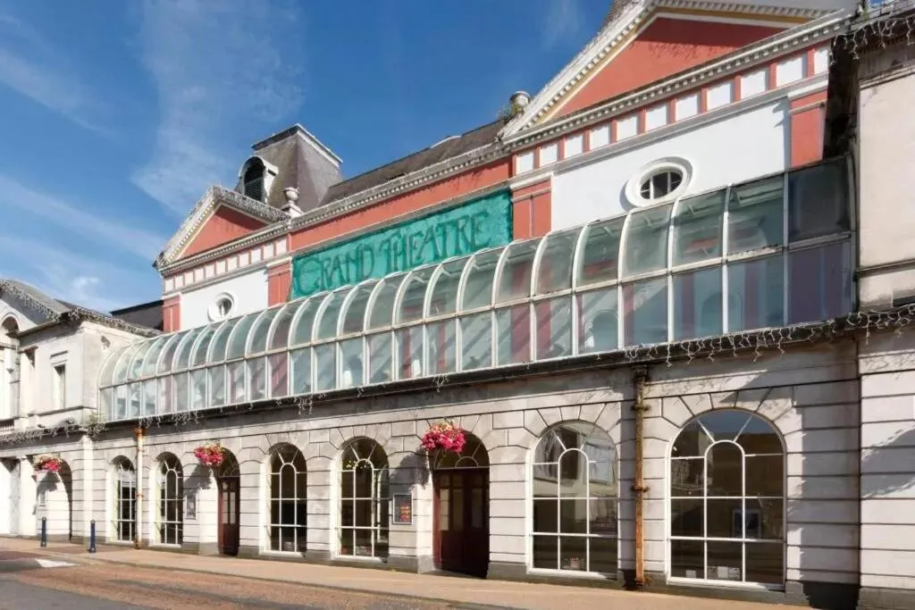 Nearby landmark in The Studio