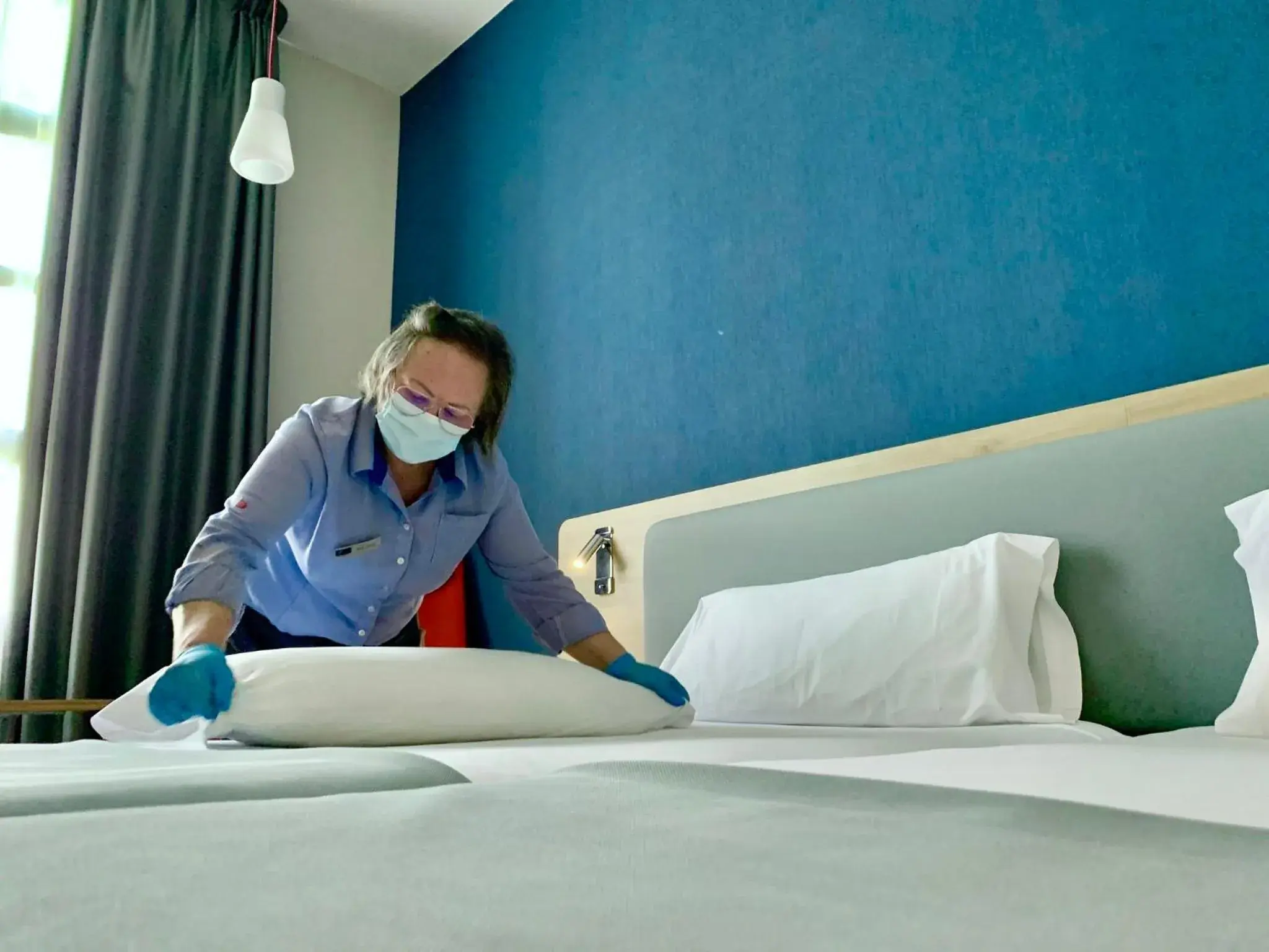 Photo of the whole room, Bed in Holiday Inn Express Ciudad de las Ciencias by IHG Photo of the whole room, Bed in Holiday Inn Express Ciudad de las Ciencias by IHG