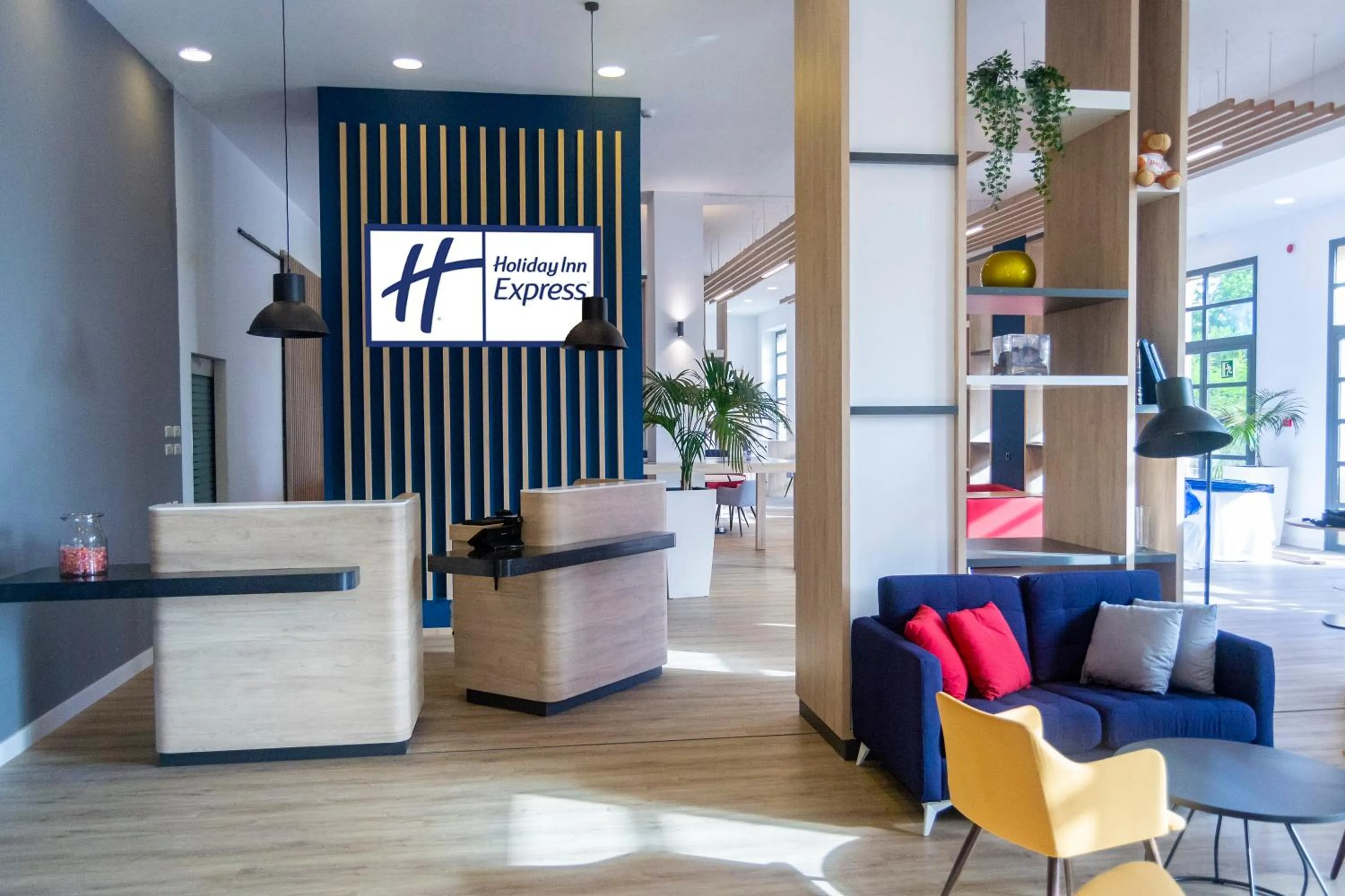Lobby or reception in Holiday Inn Express Ciudad de las Ciencias by IHG