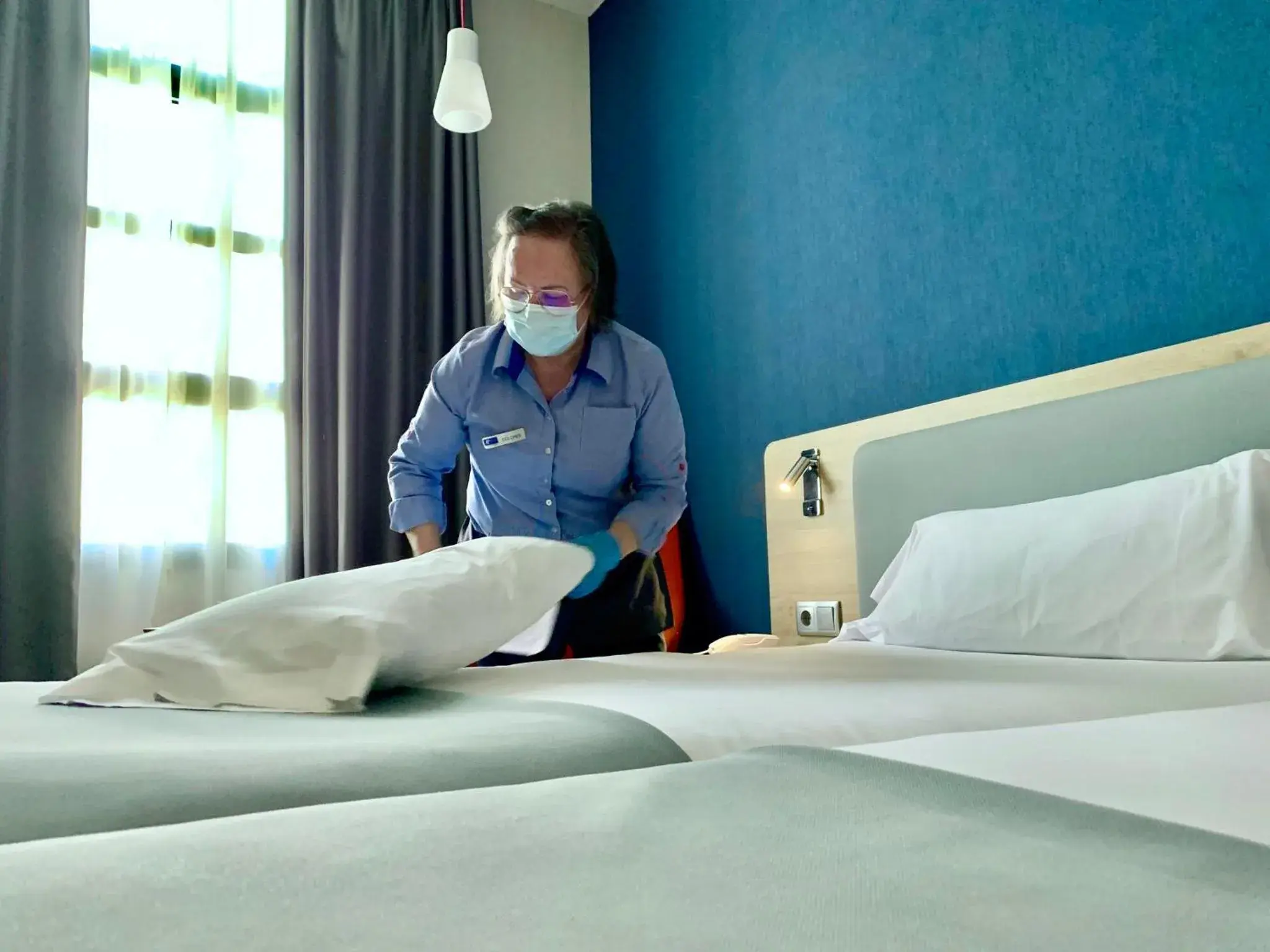 Photo of the whole room, Bed in Holiday Inn Express Ciudad de las Ciencias by IHG Photo of the whole room, Bed in Holiday Inn Express Ciudad de las Ciencias by IHG