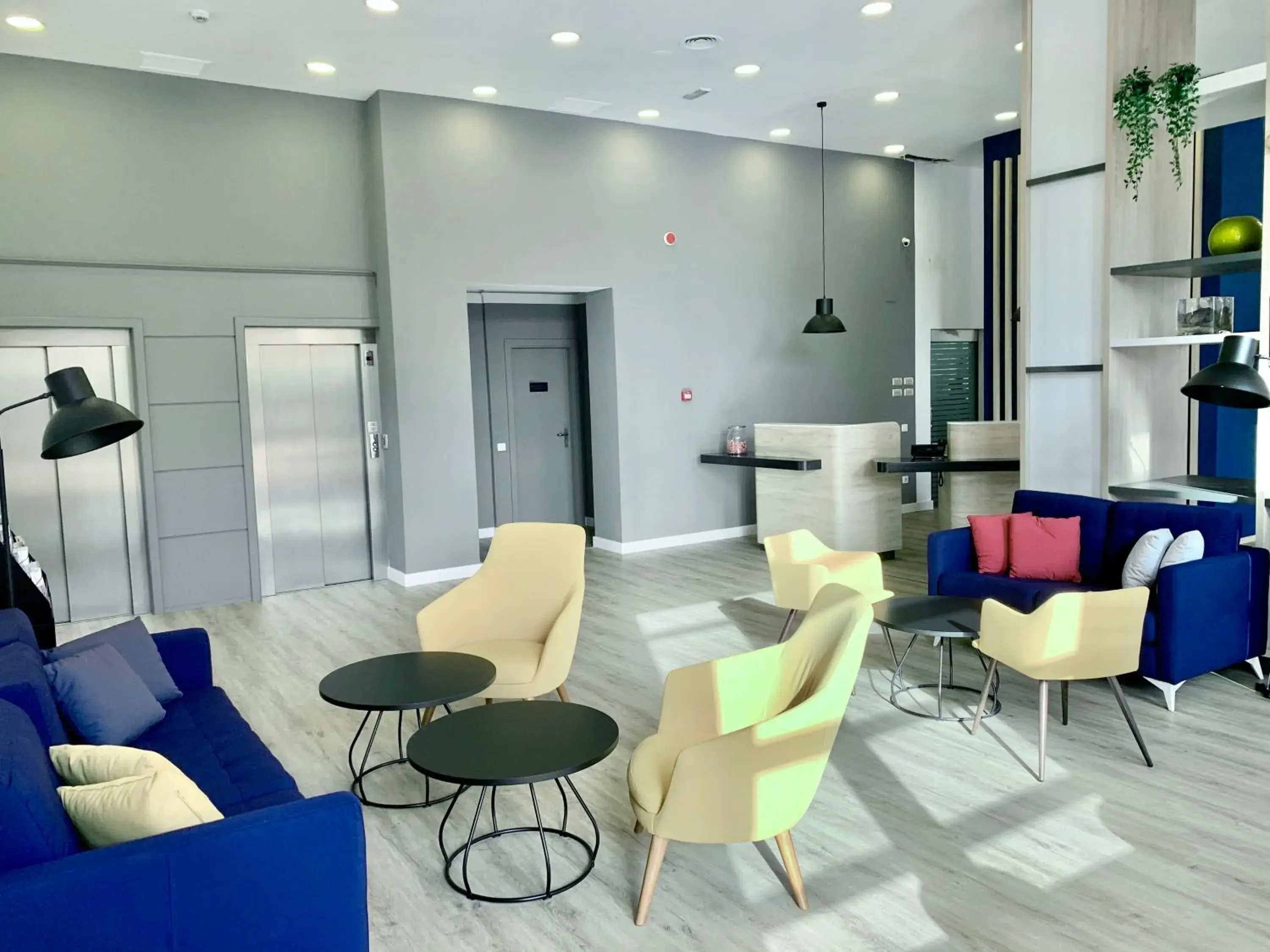 Property building in Holiday Inn Express Ciudad de las Ciencias by IHG Property building in Holiday Inn Express Ciudad de las Ciencias by IHG