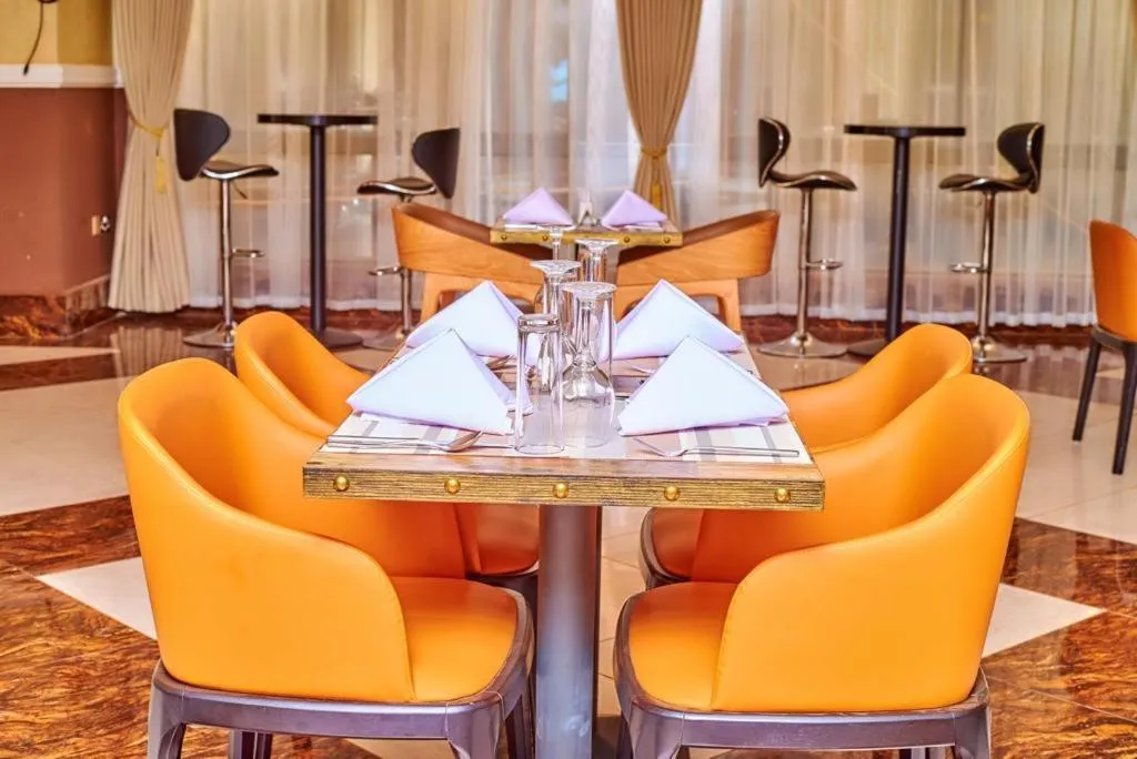 Restaurant/places to eat in Wilsen Hotel Nansana