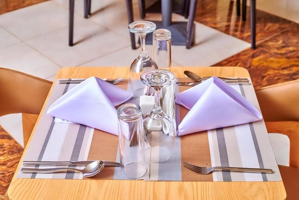 Restaurant/places to eat in Wilsen Hotel Nansana