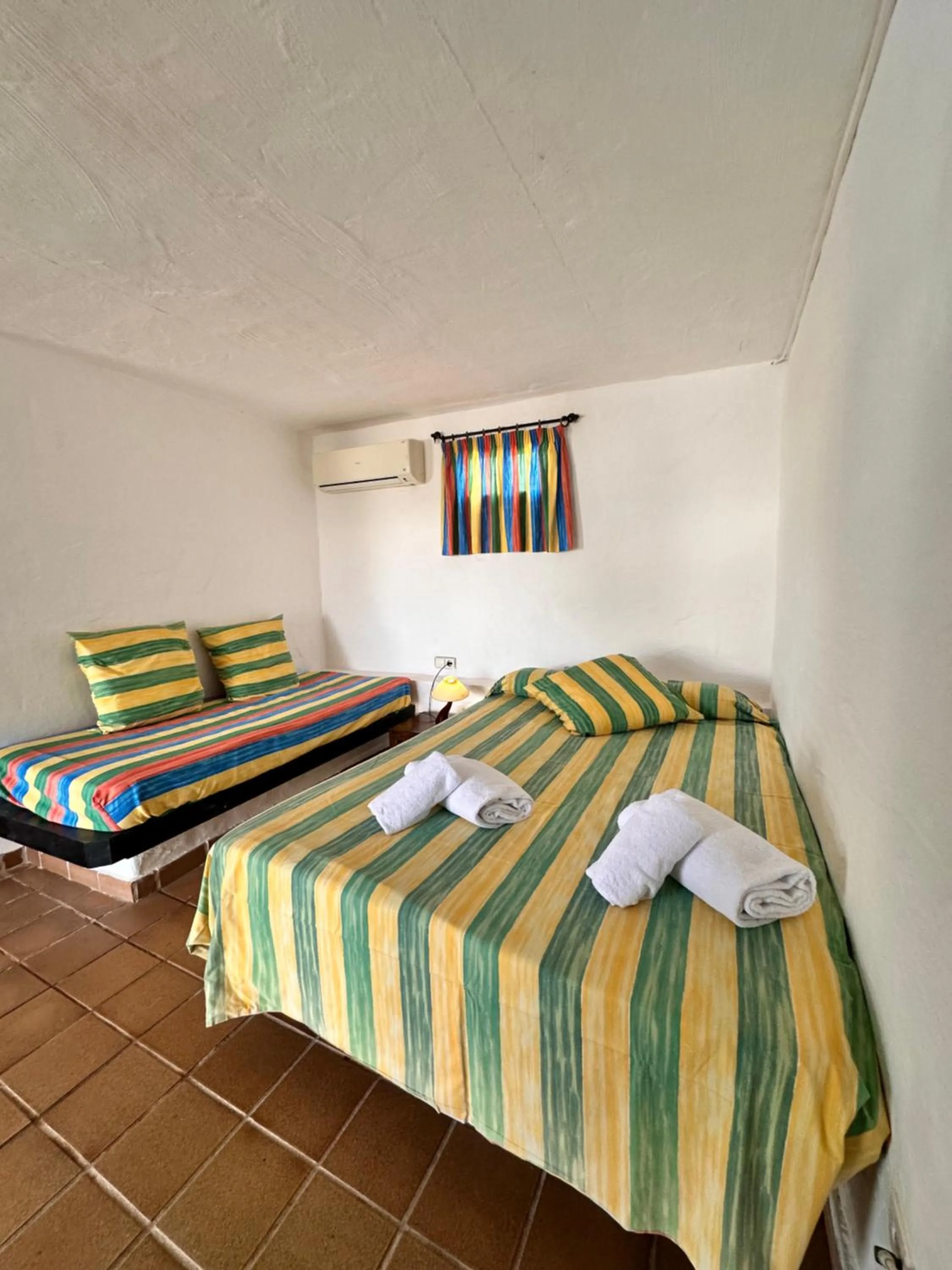 Photo of the whole room, Bed in Binivell Park - Caliu Apartments