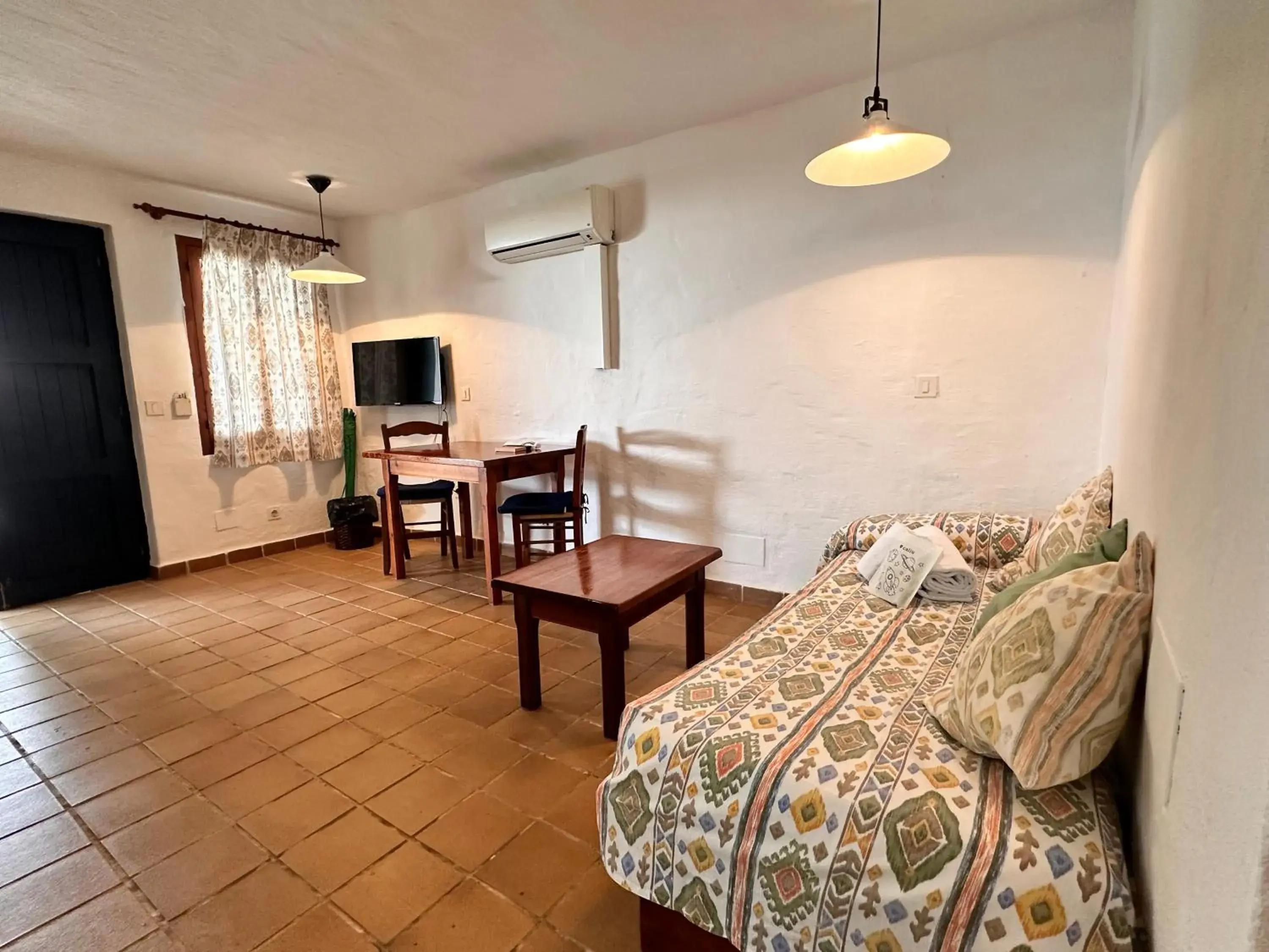 TV and multimedia, Bed in Binivell Park - Caliu Apartments TV and multimedia, Bed in Binivell Park - Caliu Apartments