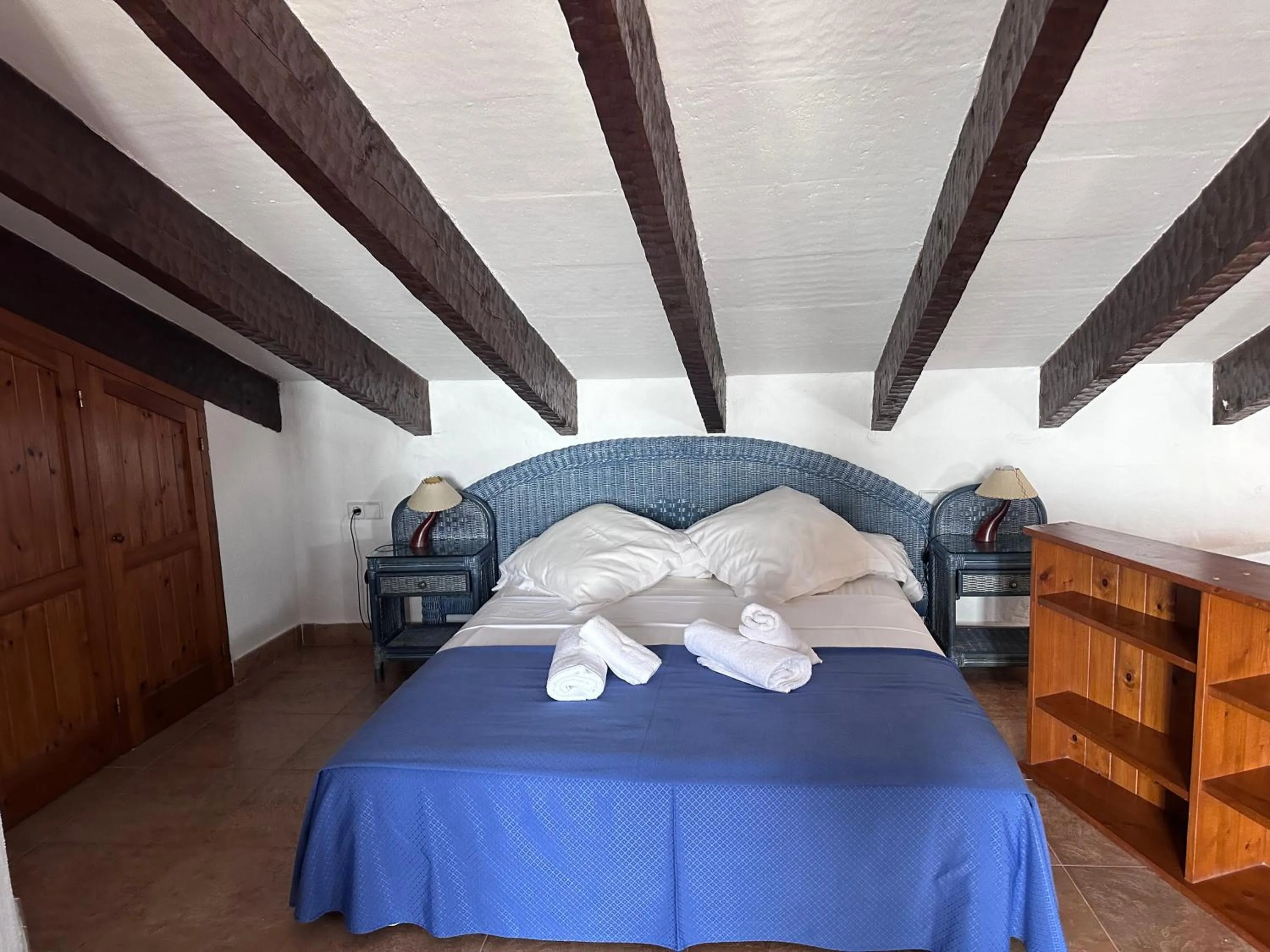 Bedroom, Bed in Binivell Park - Caliu Apartments