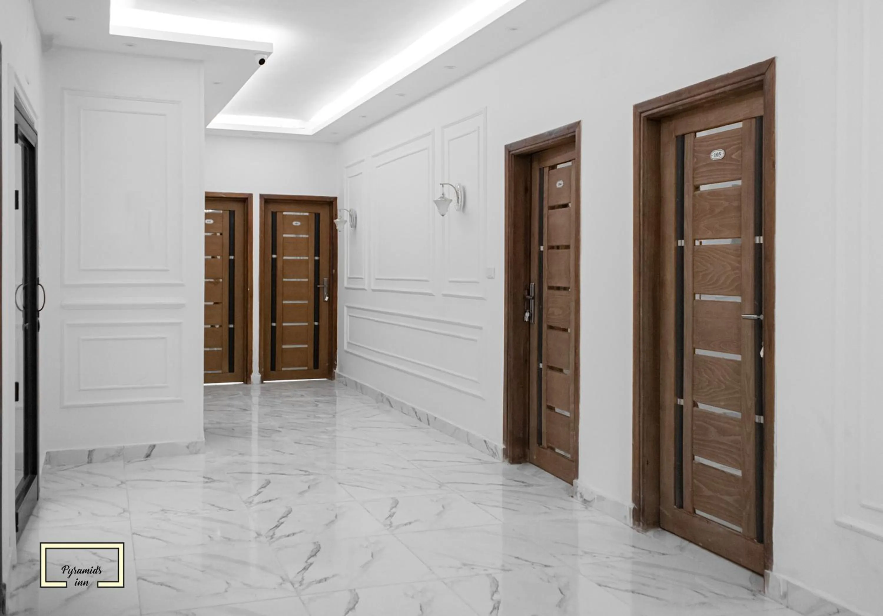 wardrobe in PR Pyramids Inn