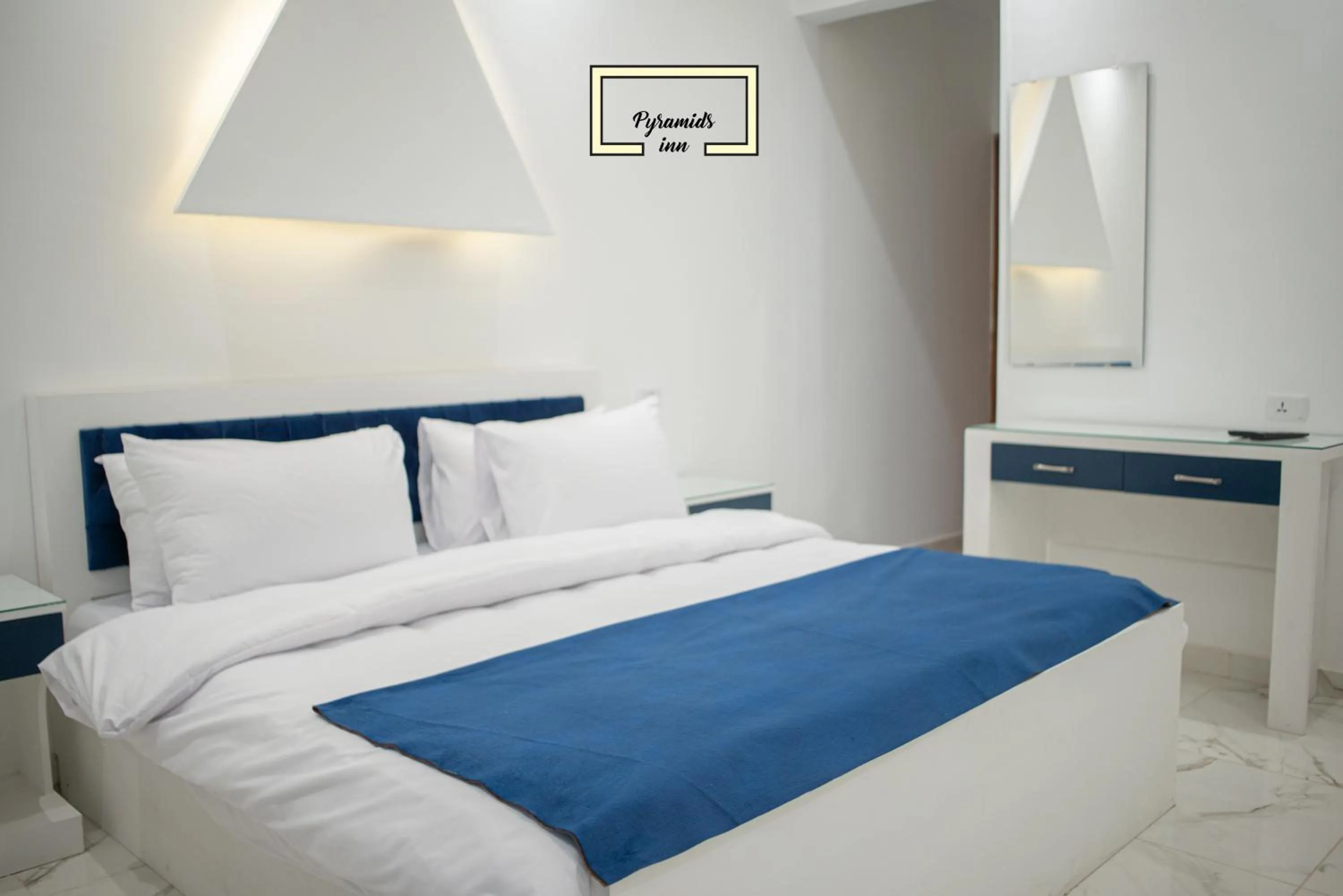 Bedroom in PR Pyramids Inn