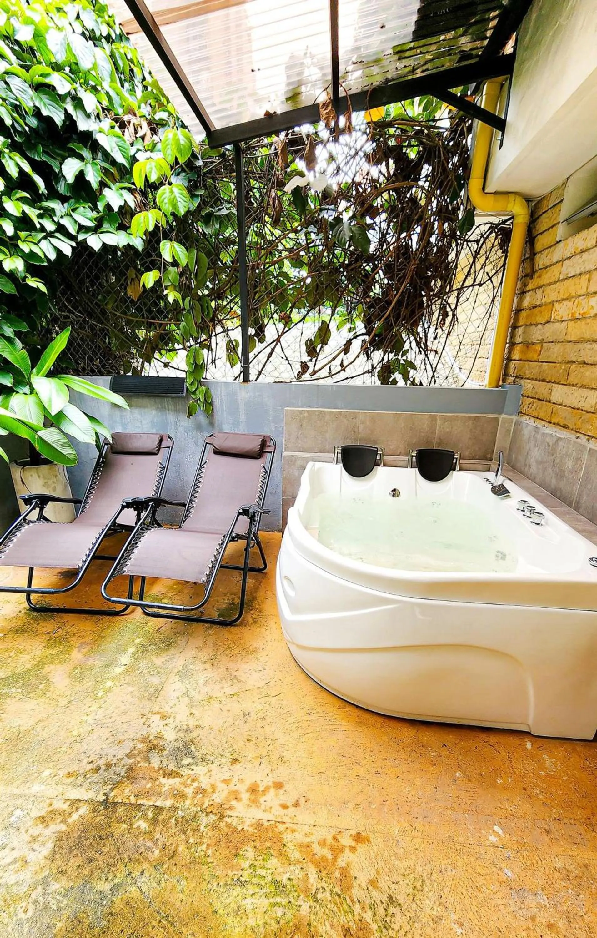 Hot Tub in Monet Luxury Loft