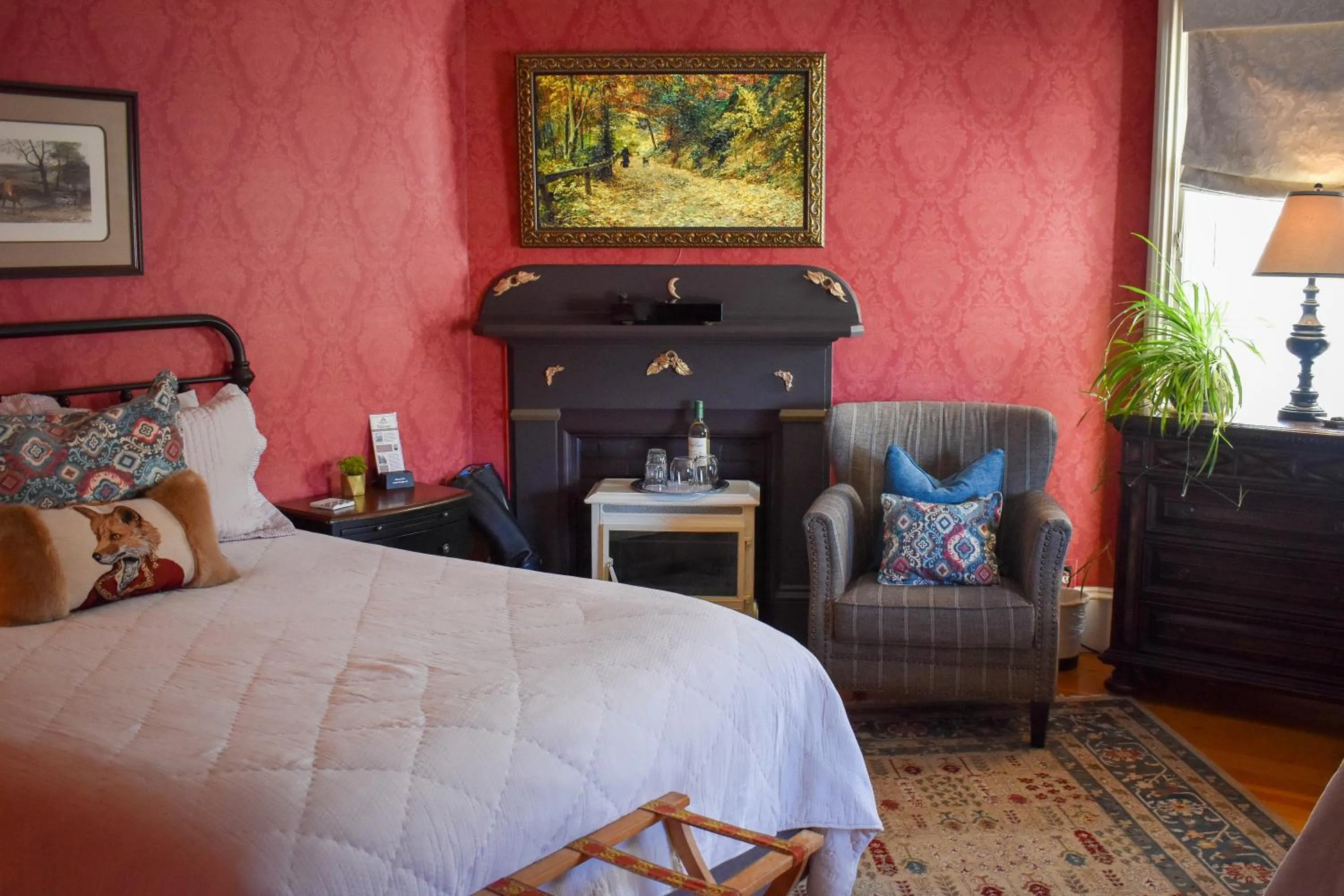 fireplace, Bed in McCall House Boutique Hotel