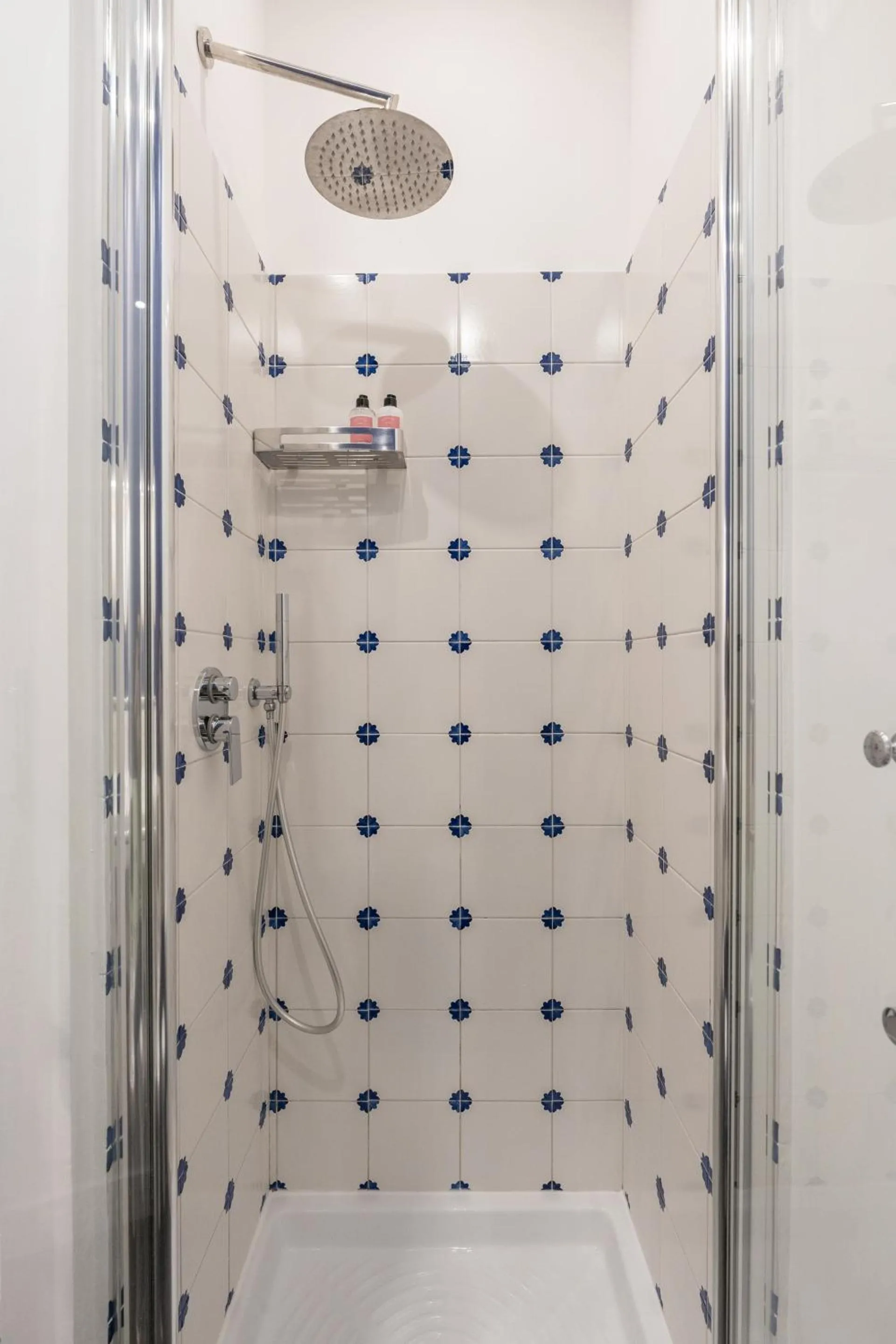 Bathroom in The Idyll Boutique apartment - Suite in Napoli's Spanish Quarters