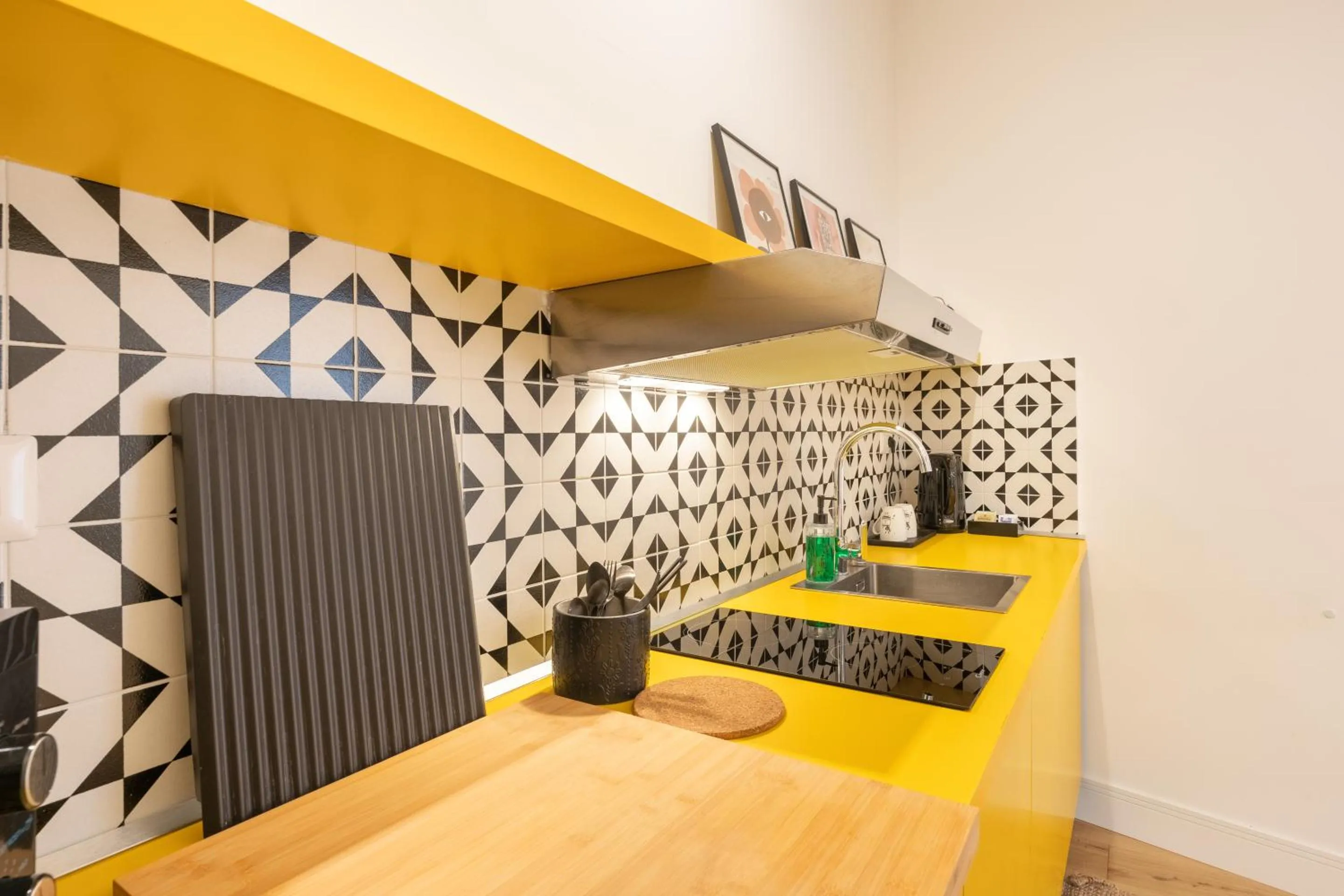 Kitchen or kitchenette in The Idyll Boutique apartment - Suite in Napoli's Spanish Quarters