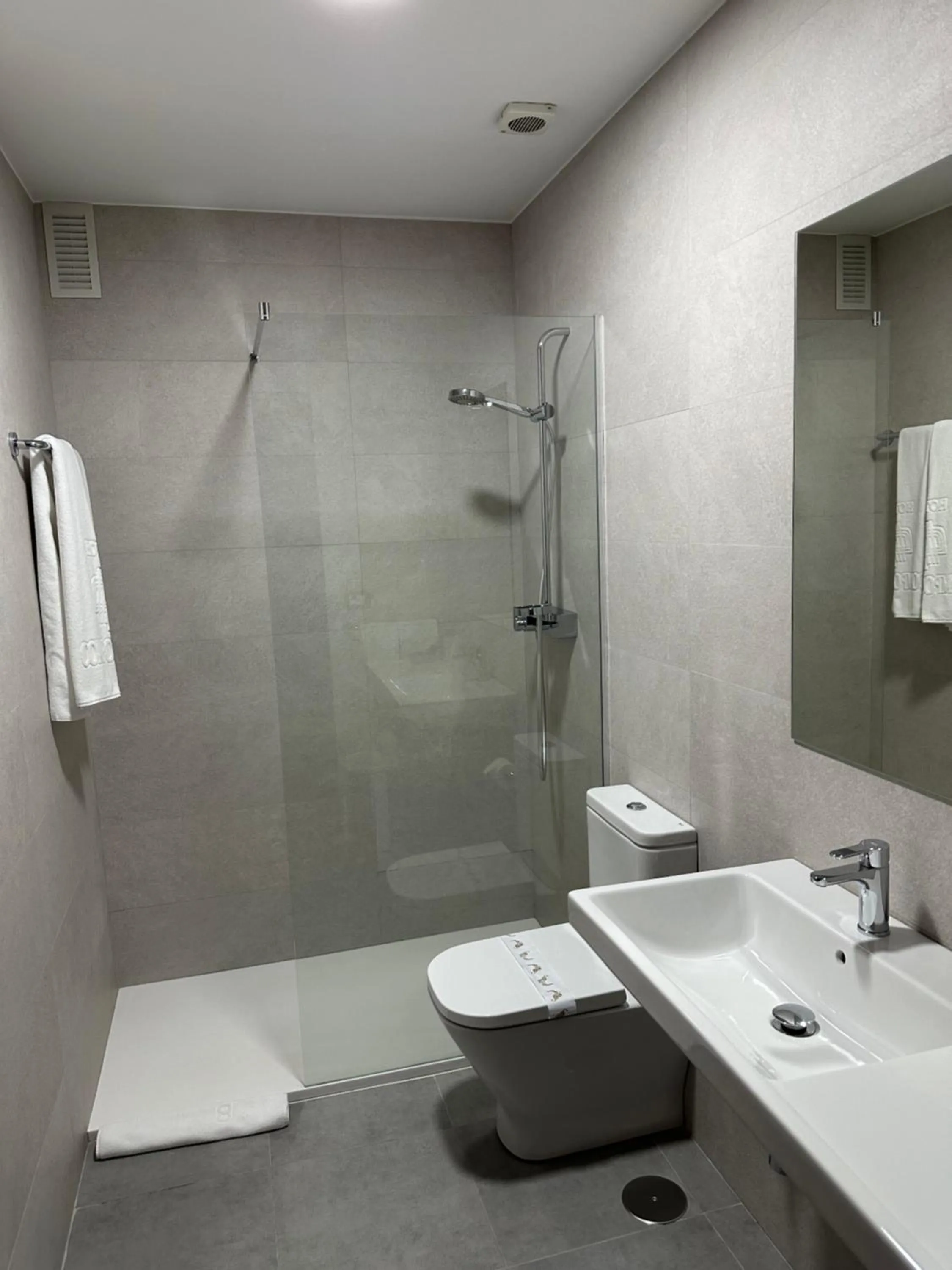 Shower in Hotel Compostela Vigo
