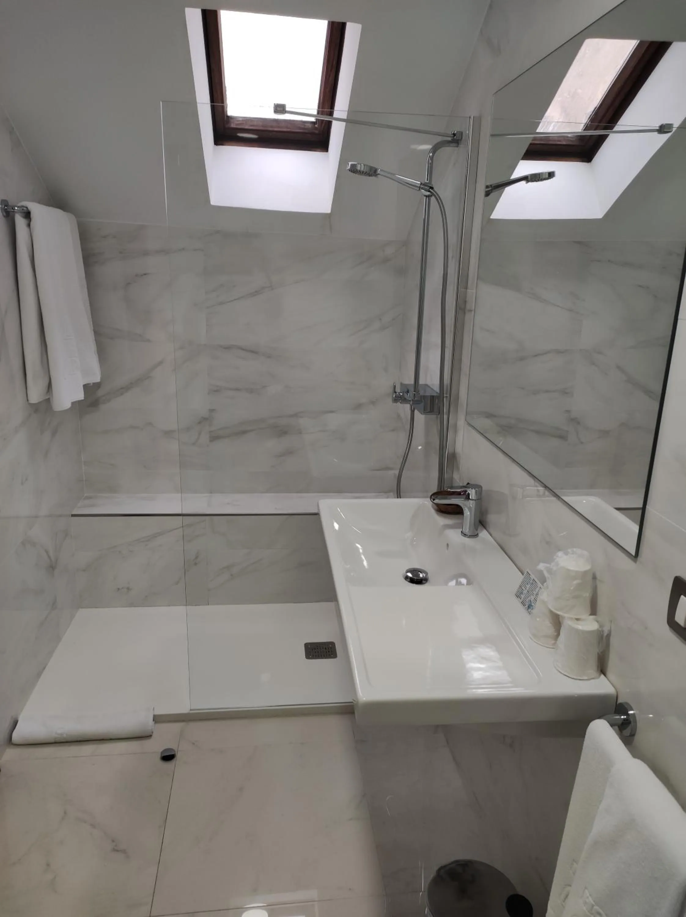 Shower in Hotel Compostela Vigo