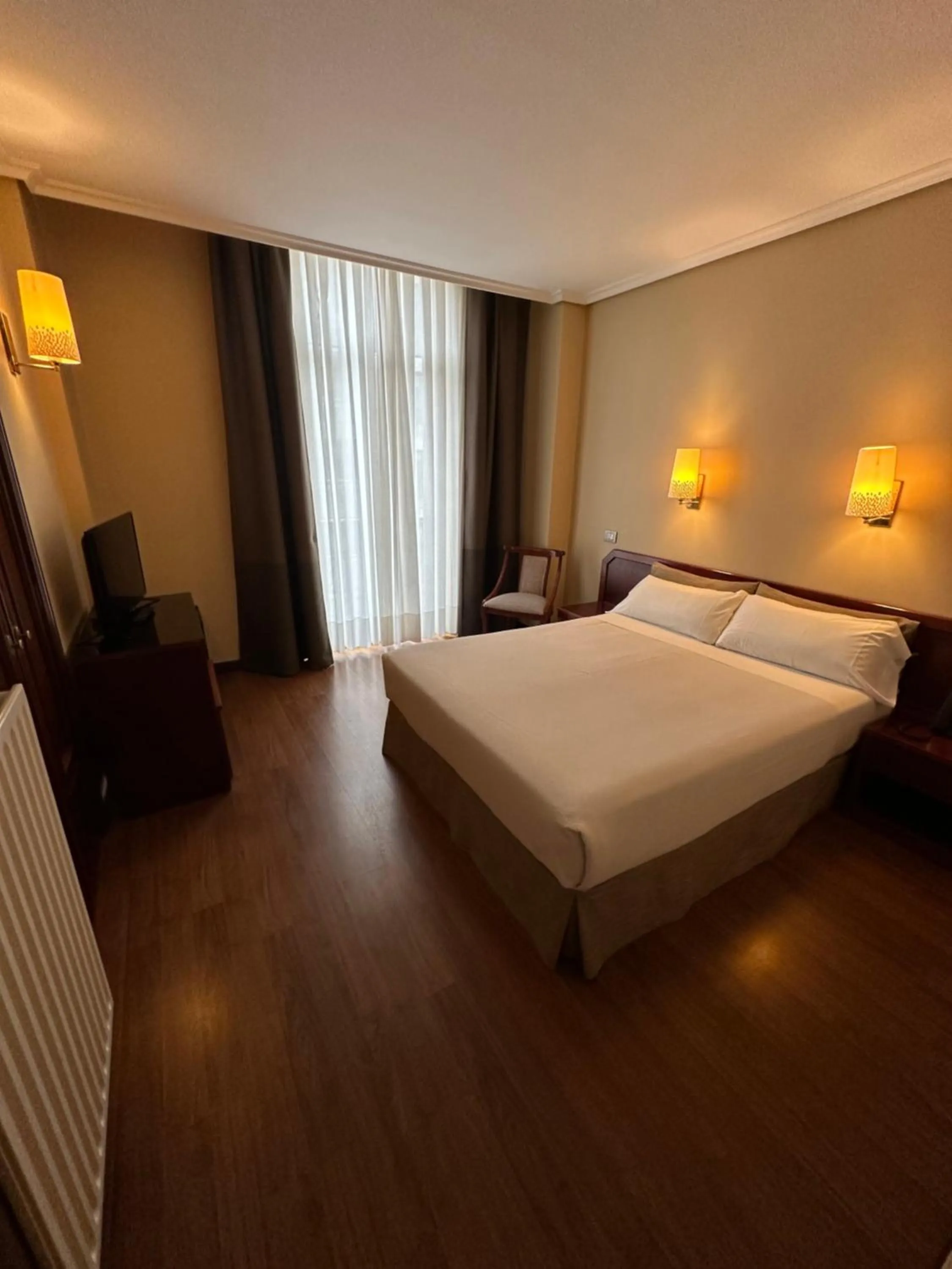 Bed in Hotel Compostela Vigo