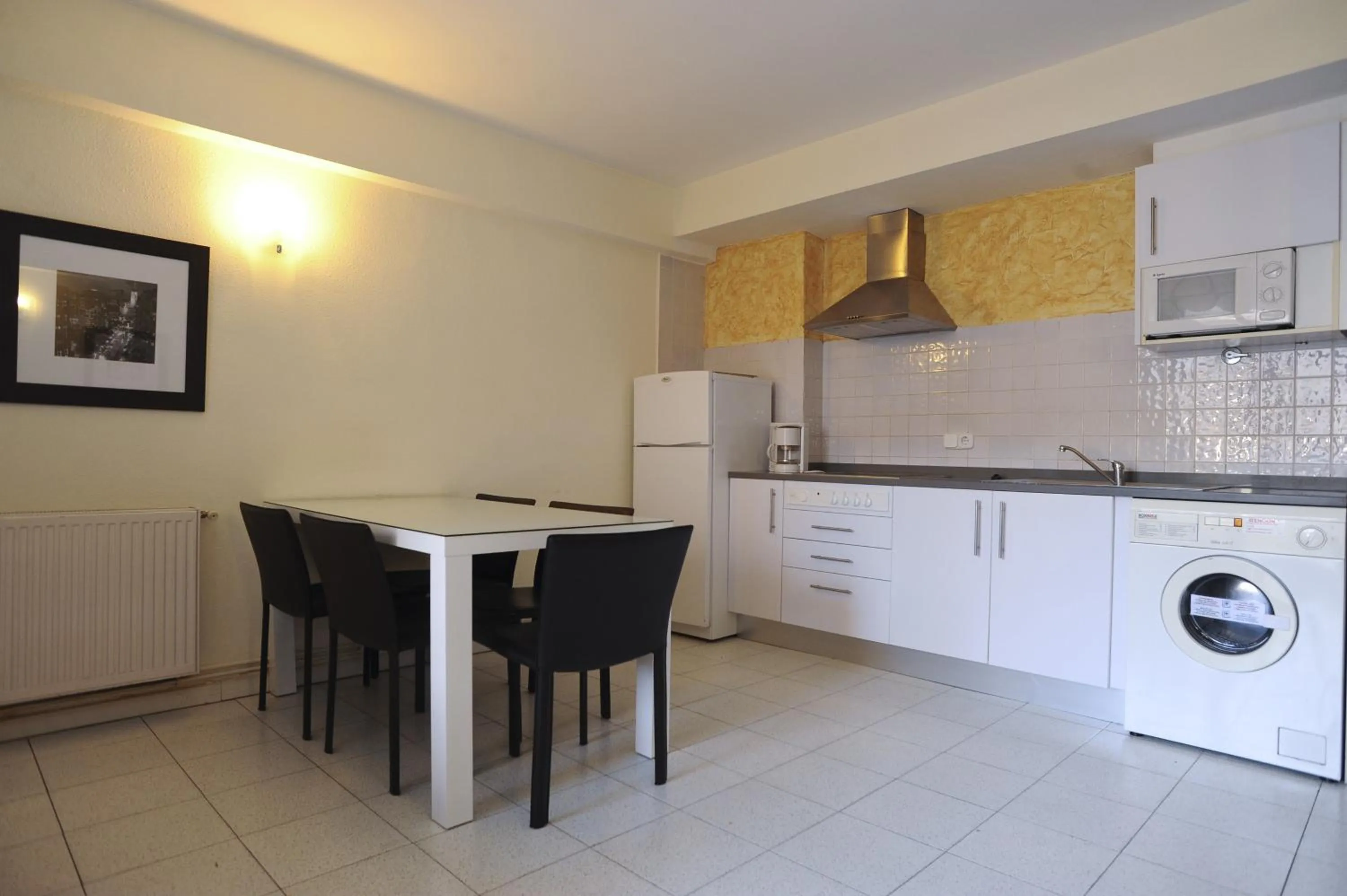Kitchen or kitchenette in Apartamentos Empuriabrava Maurici Park