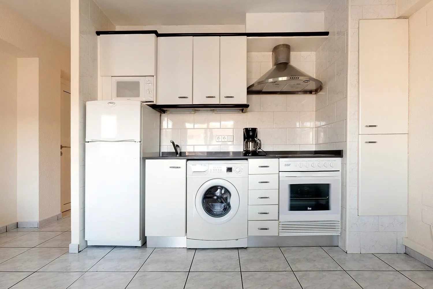 Kitchen or kitchenette in Apartamentos Empuriabrava Maurici Park